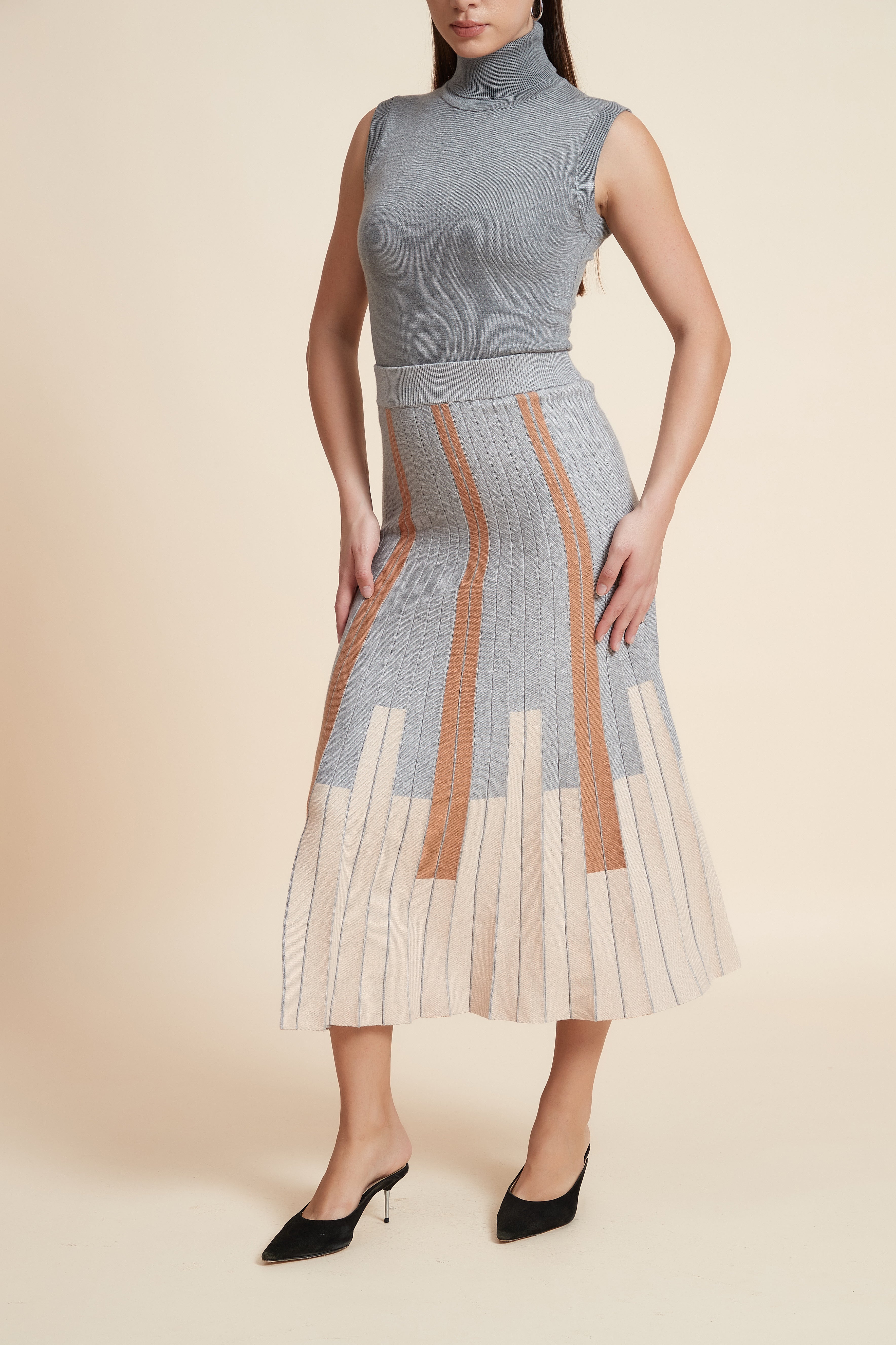 تنورة ميدي مخططة بالطول