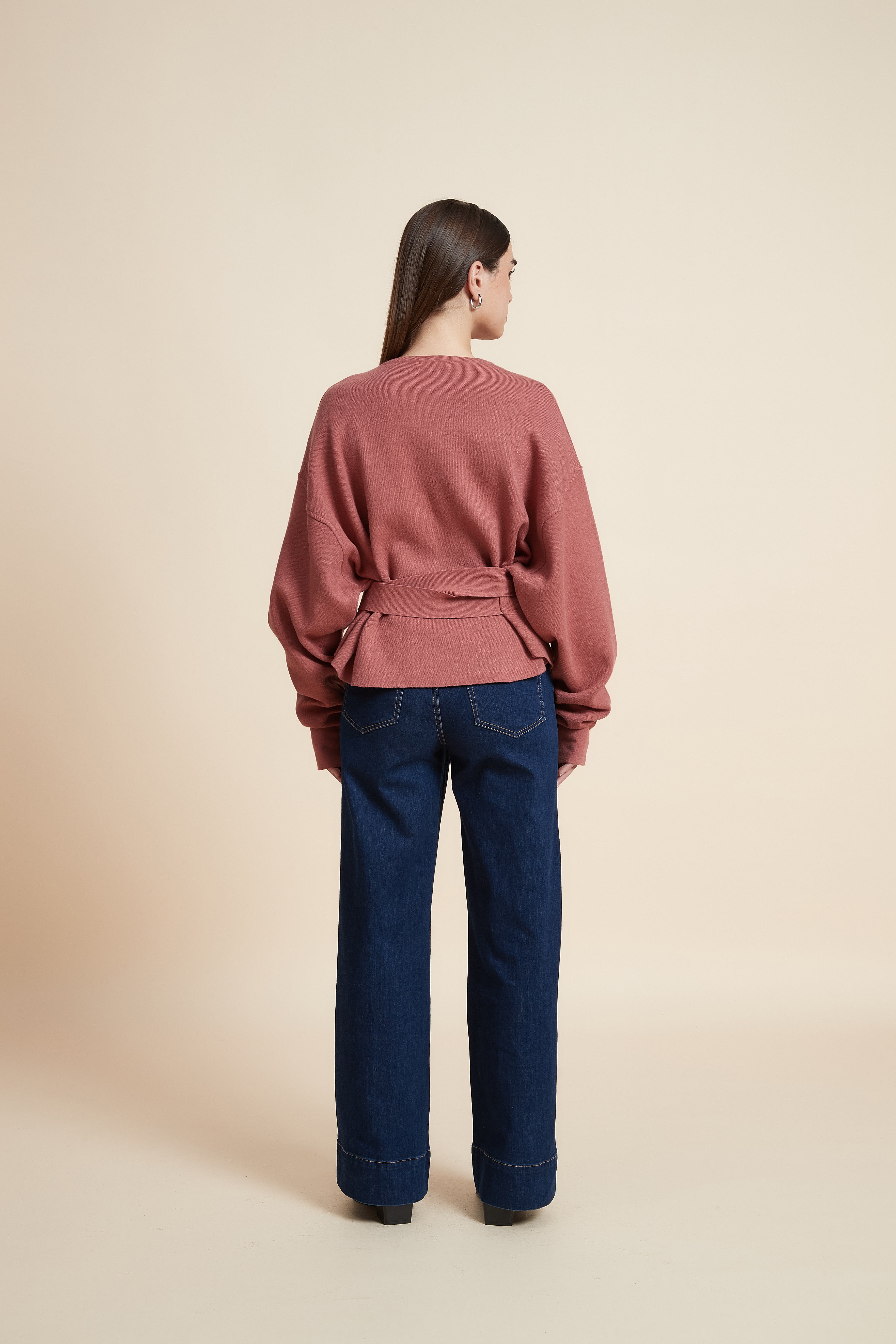 سويت شيرت سادة بكم طويل واسع