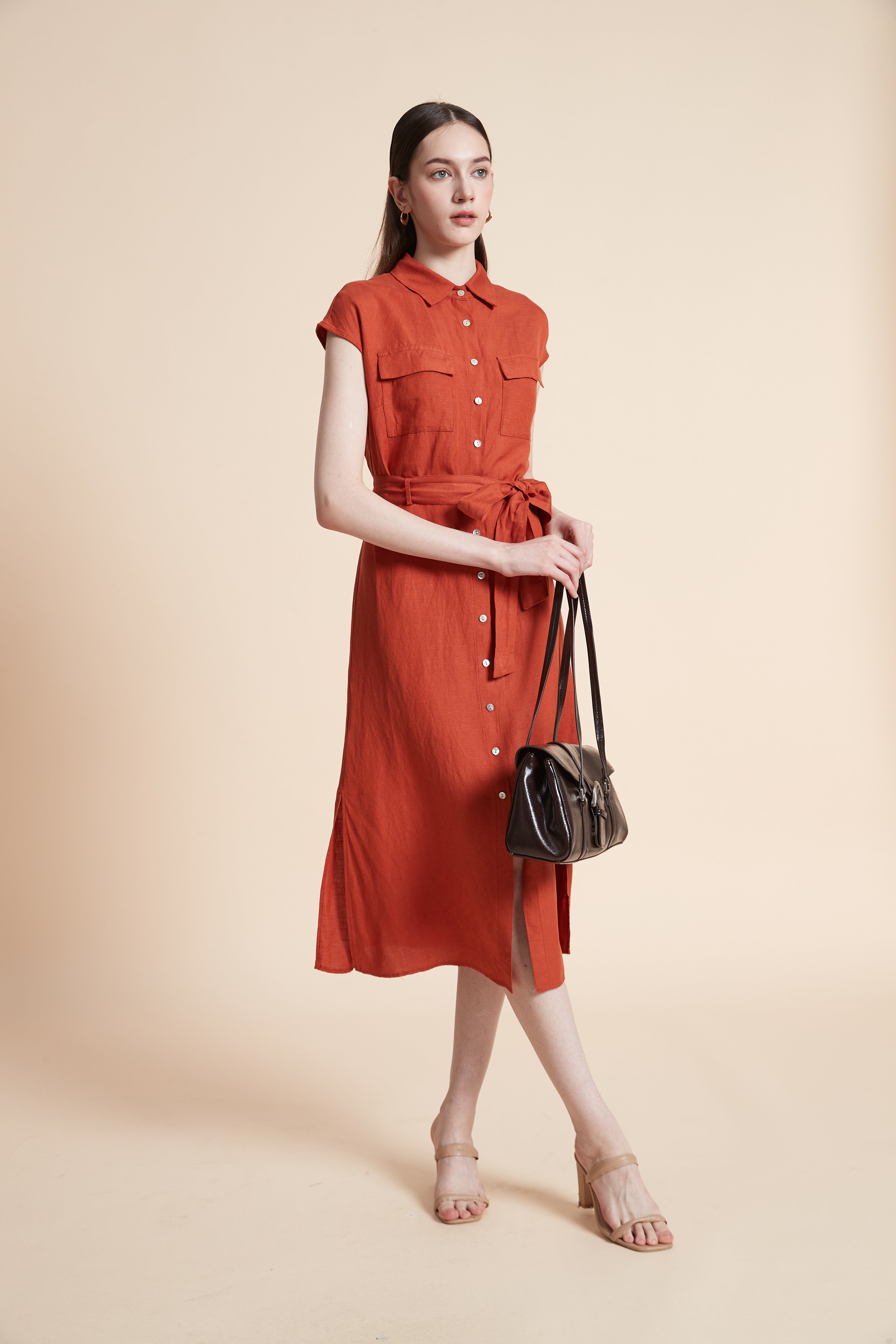 فستان ميدي بربطة خصر بأكمام قصيرة