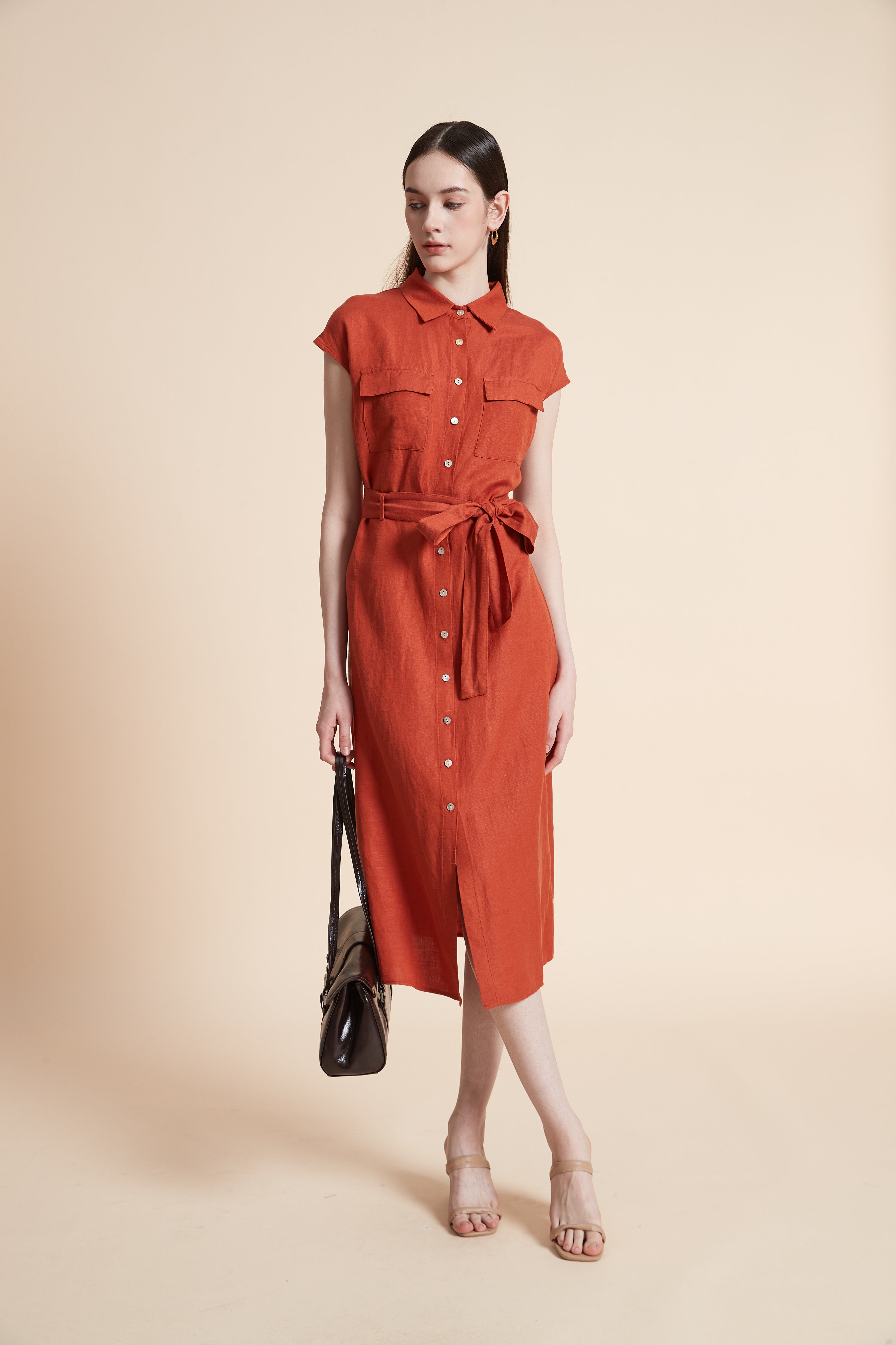 فستان ميدي بربطة خصر بأكمام قصيرة