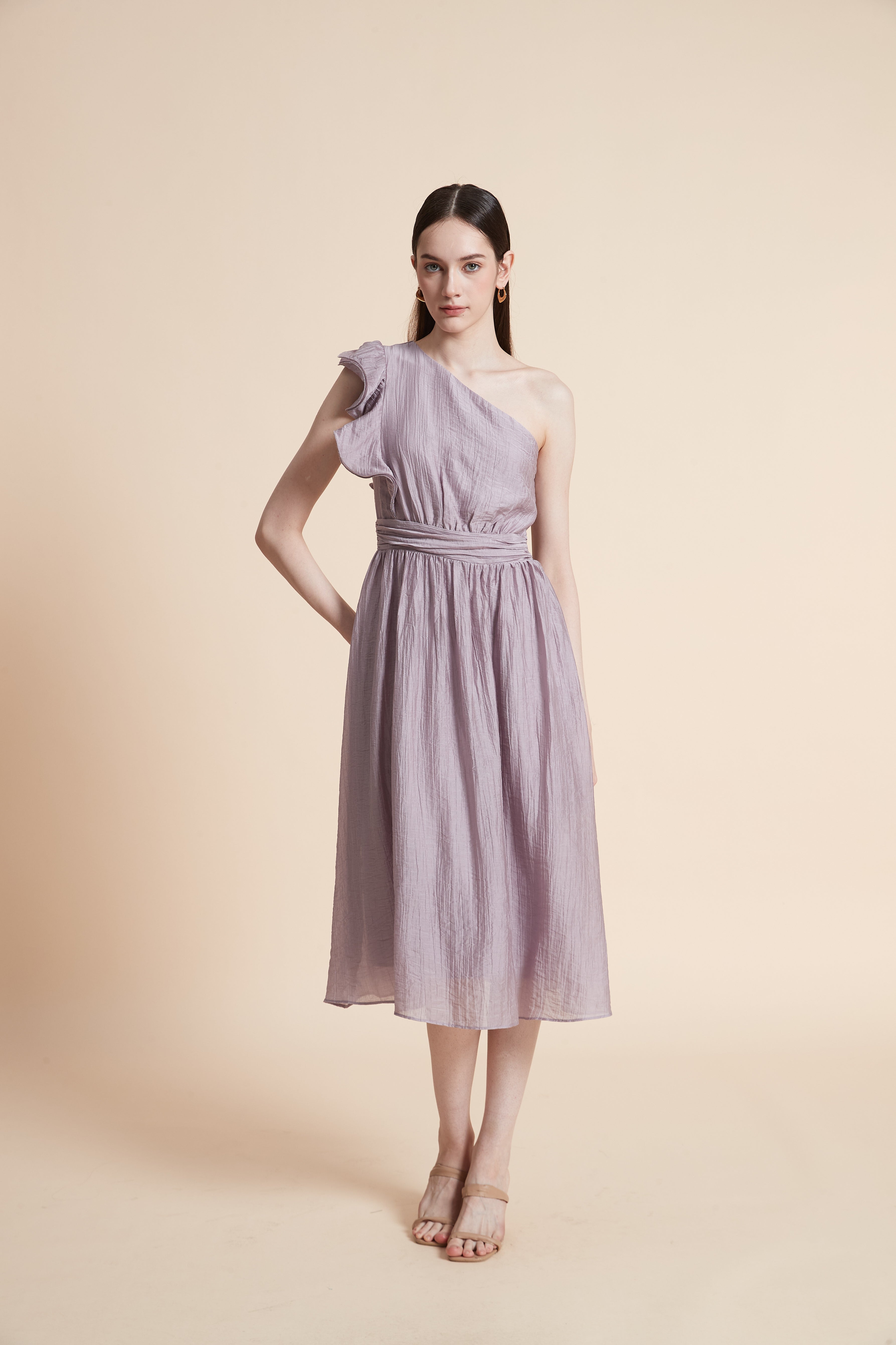 فستان ميدي بدون أكمام مخصر