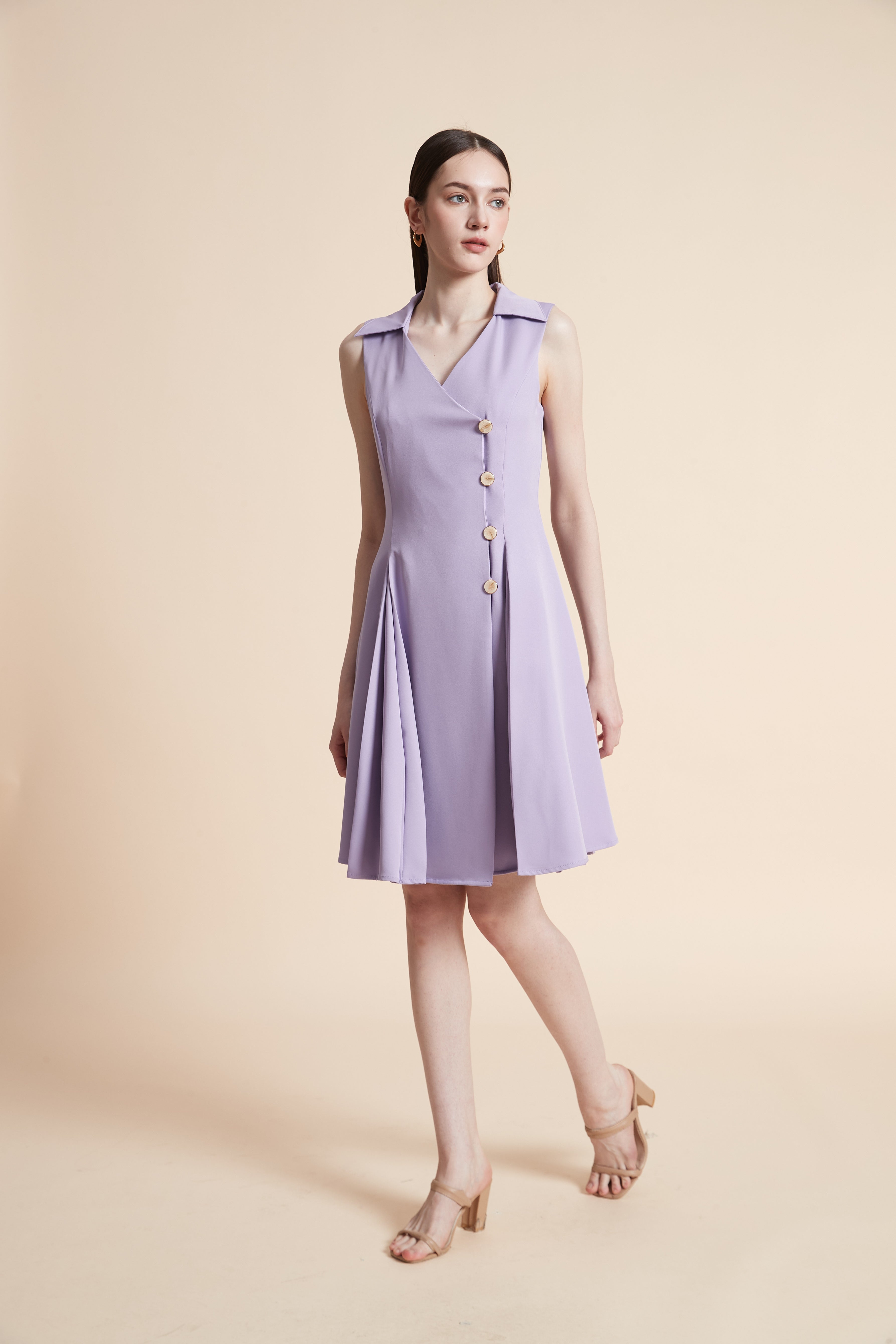 فستان بطول الركبة سادة بدون أكمام