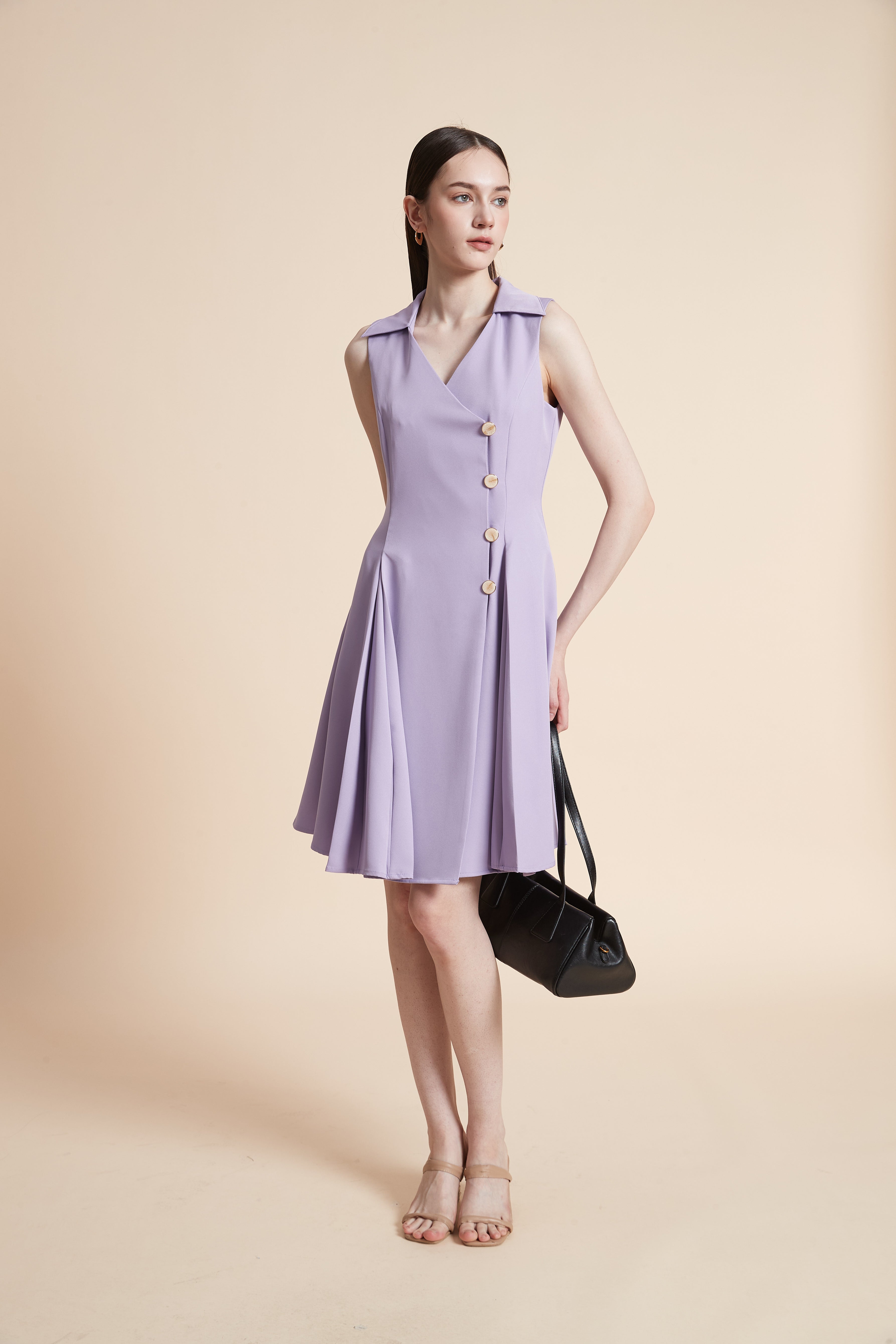 فستان بطول الركبة سادة بدون أكمام