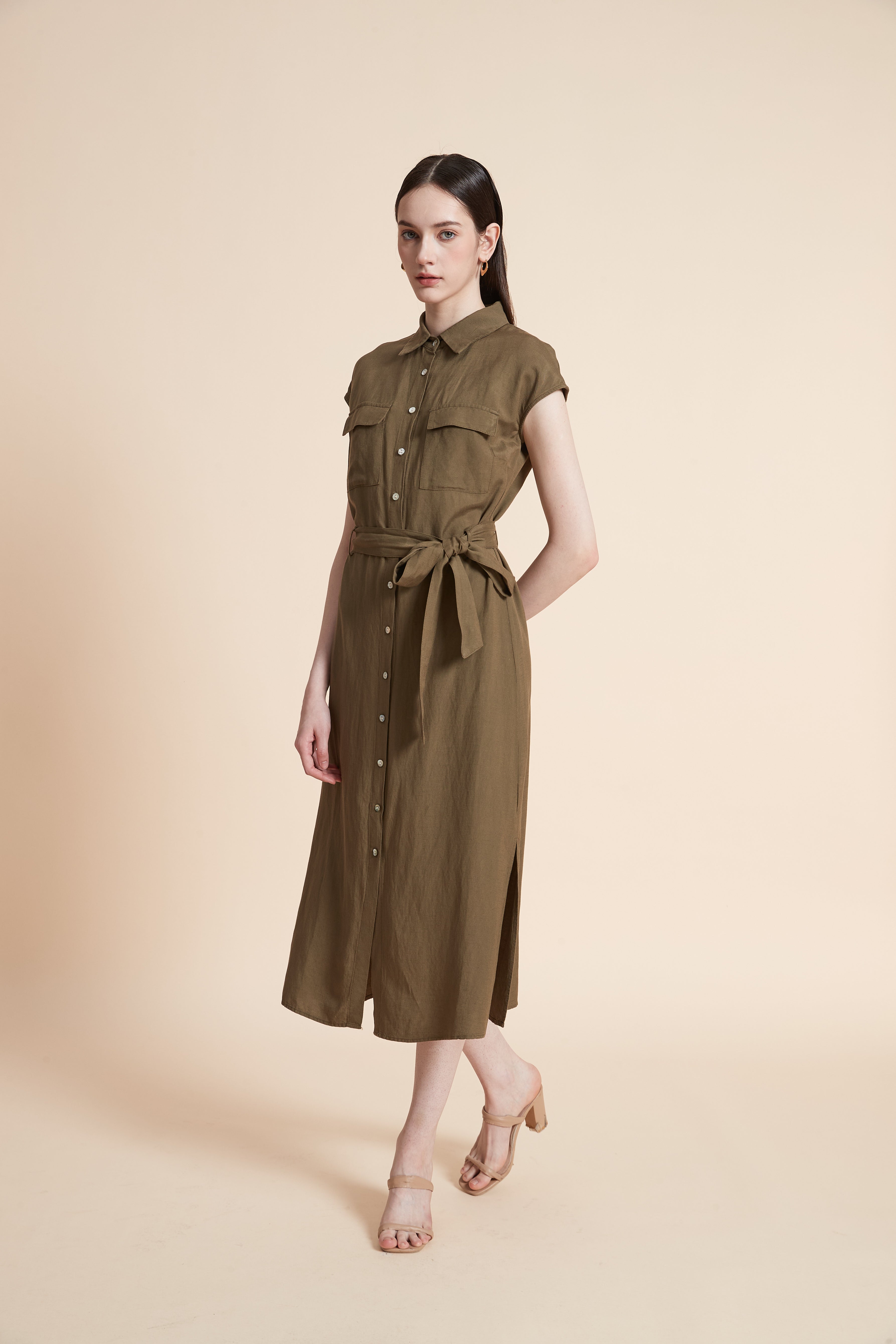 فستان ميدي بربطة خصر بأكمام قصيرة