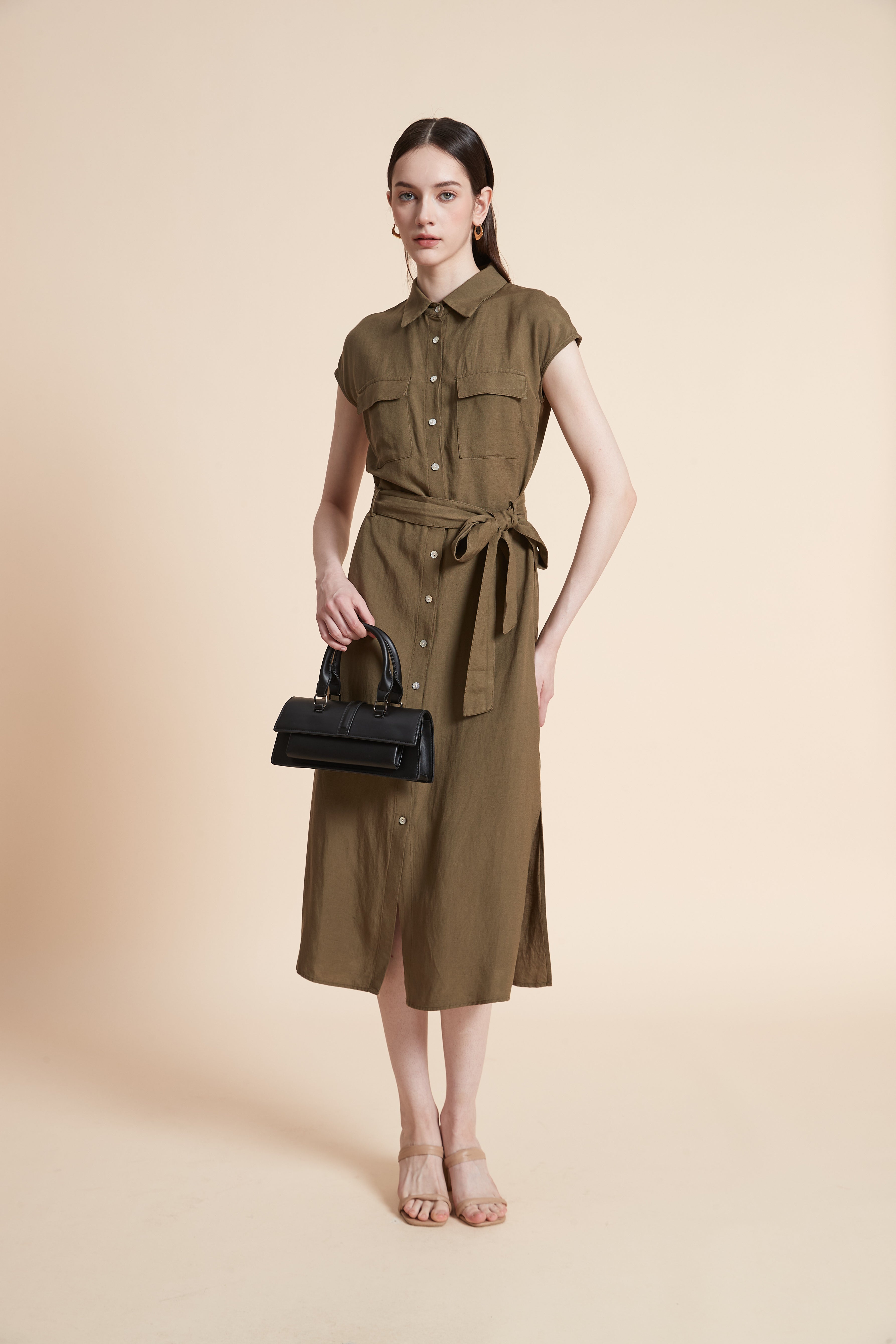 فستان ميدي بربطة خصر بأكمام قصيرة