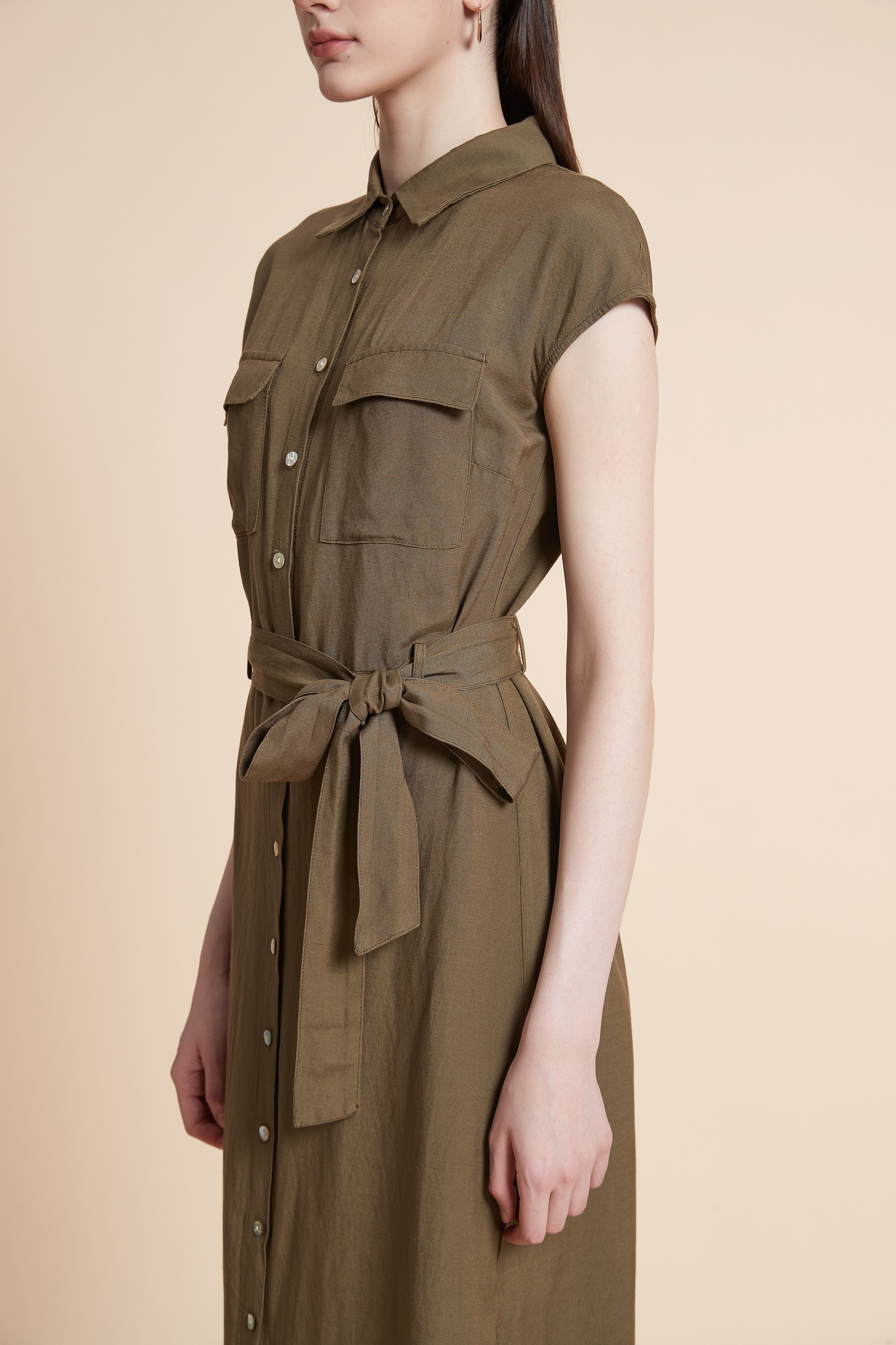 فستان ميدي بربطة خصر بأكمام قصيرة