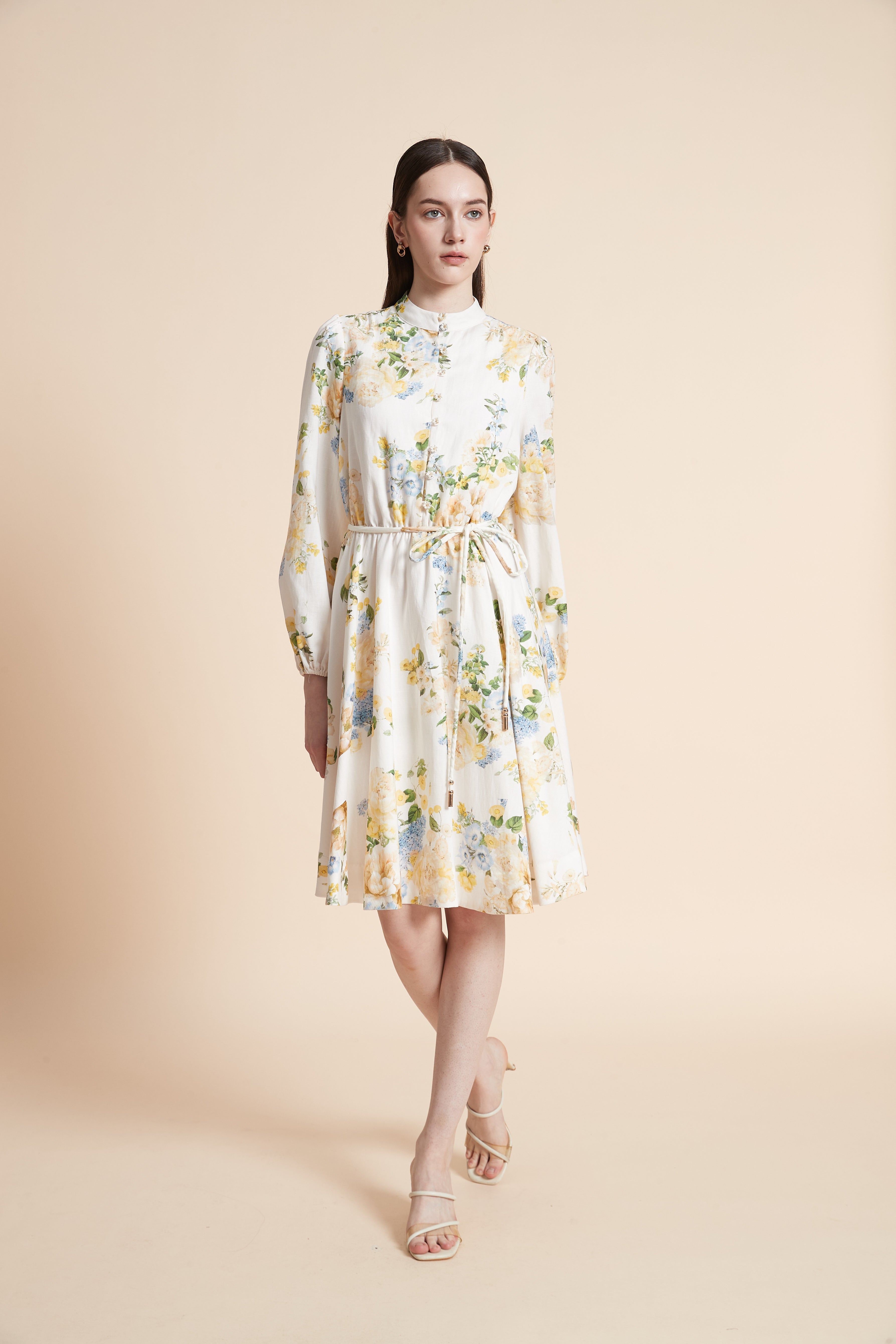 فستان ميدي منقوش ورد بأكمام طويلة