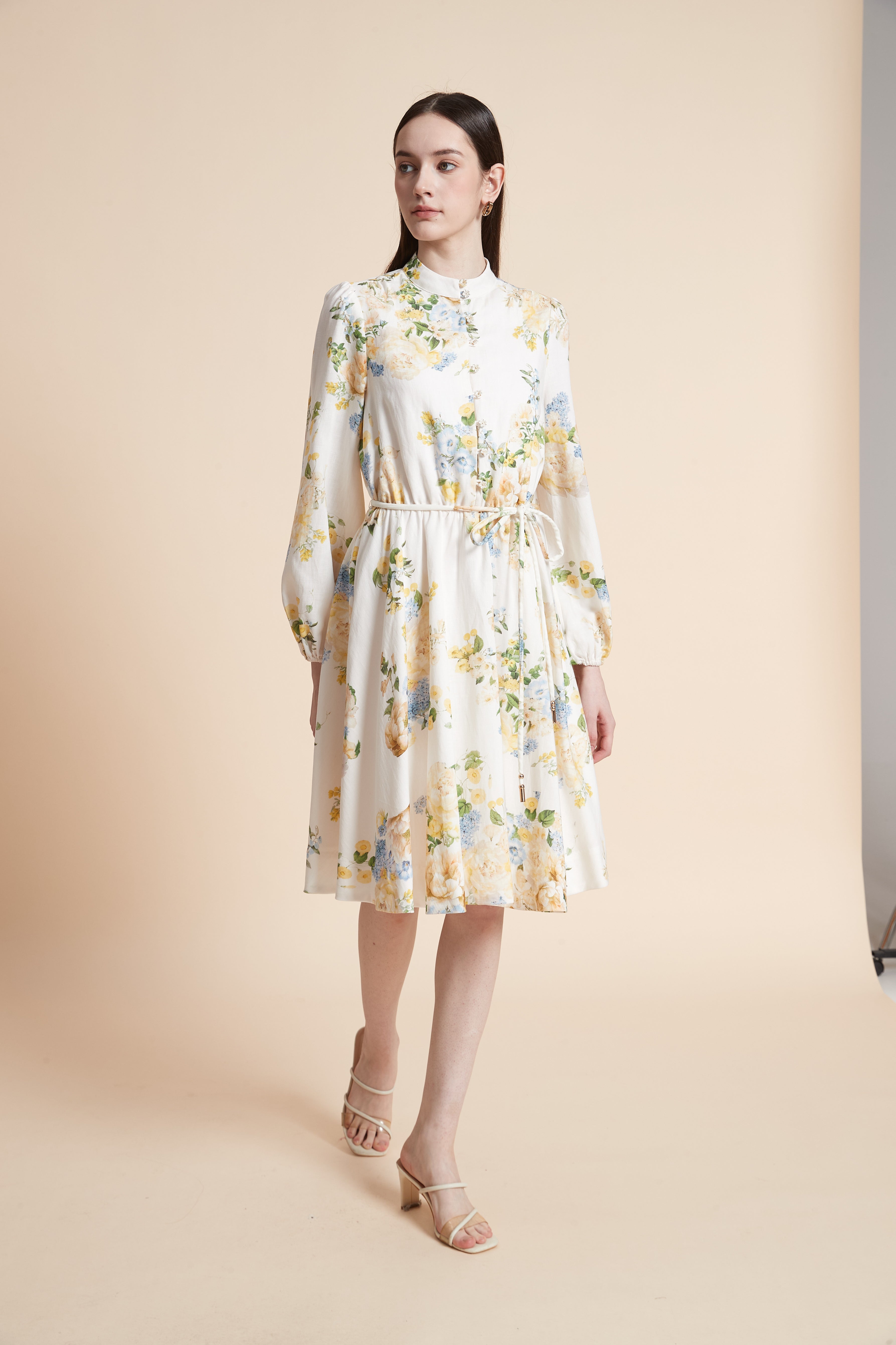 فستان ميدي منقوش ورد بأكمام طويلة