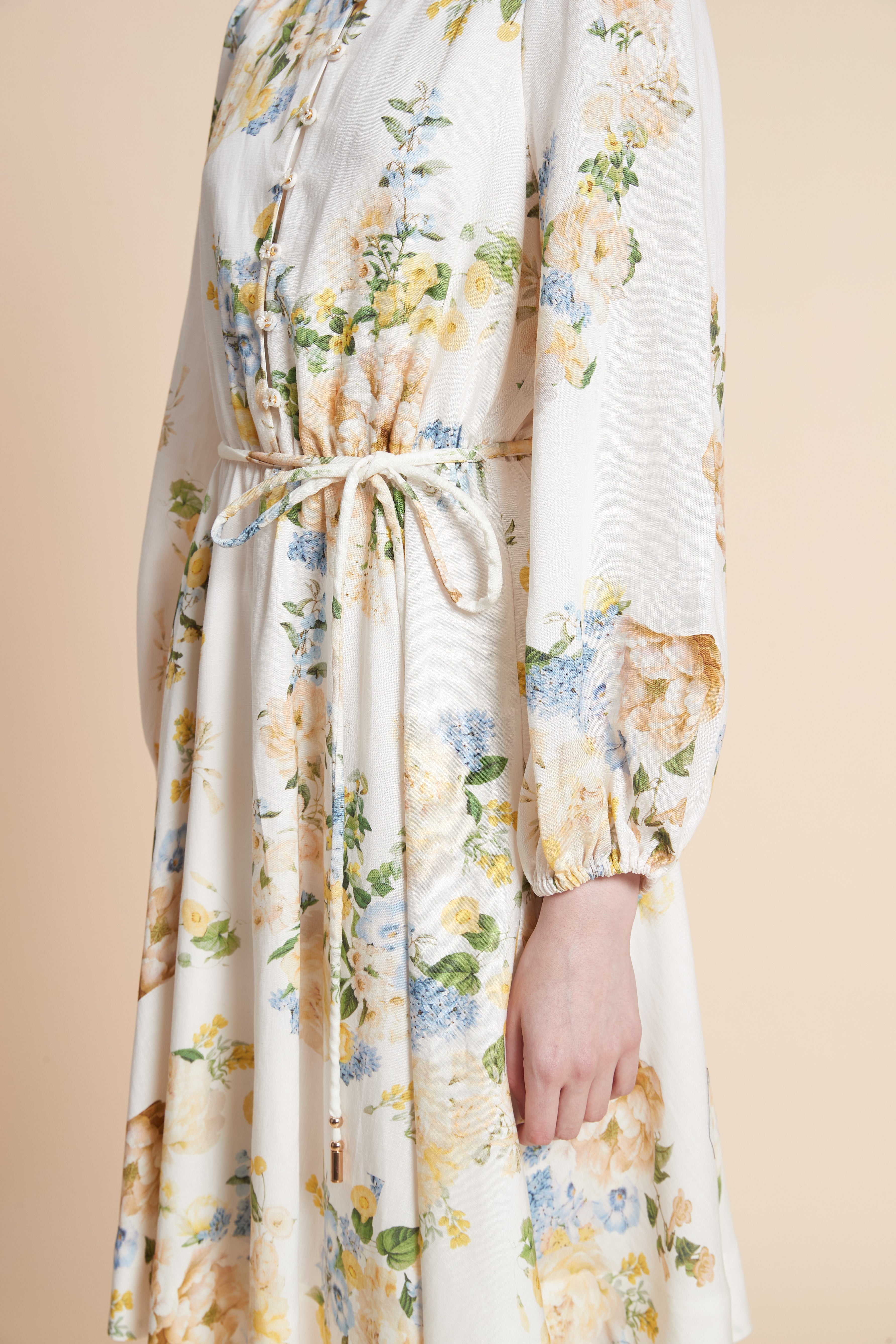 فستان ميدي منقوش ورد بأكمام طويلة