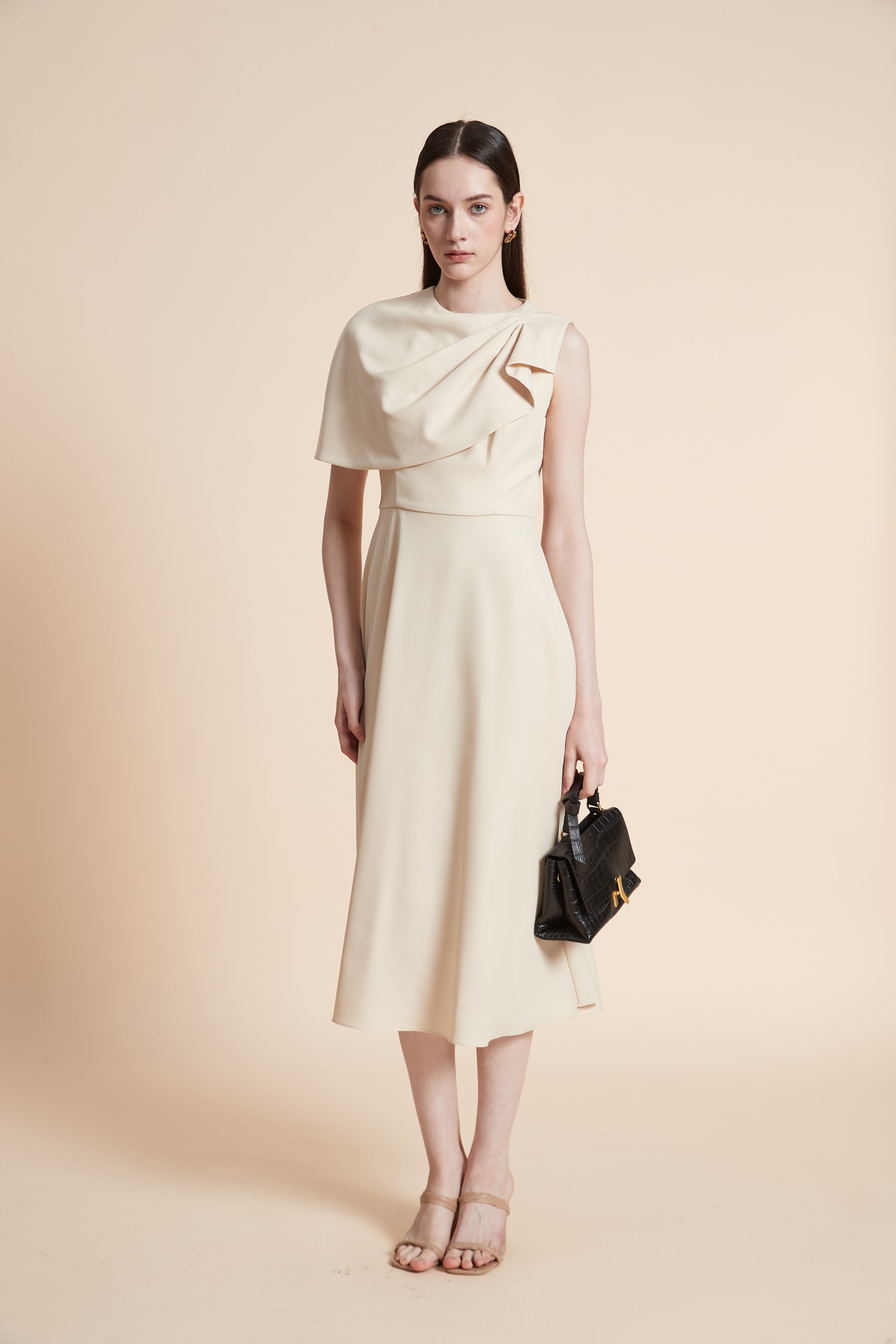 فستان ميدي سادة بأكمام قصيرة