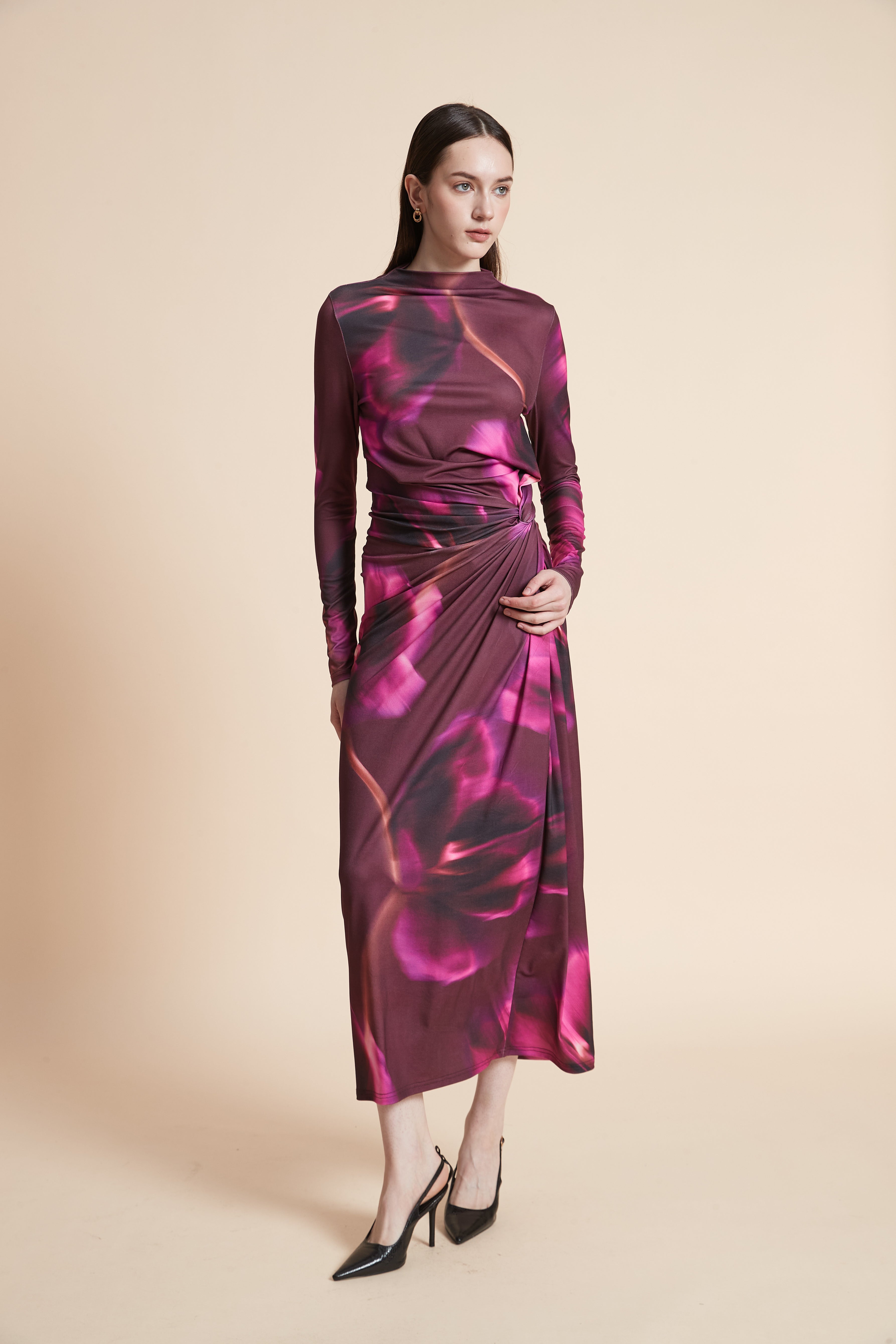 فستان ماكسي منقوش بأكمام طويلة