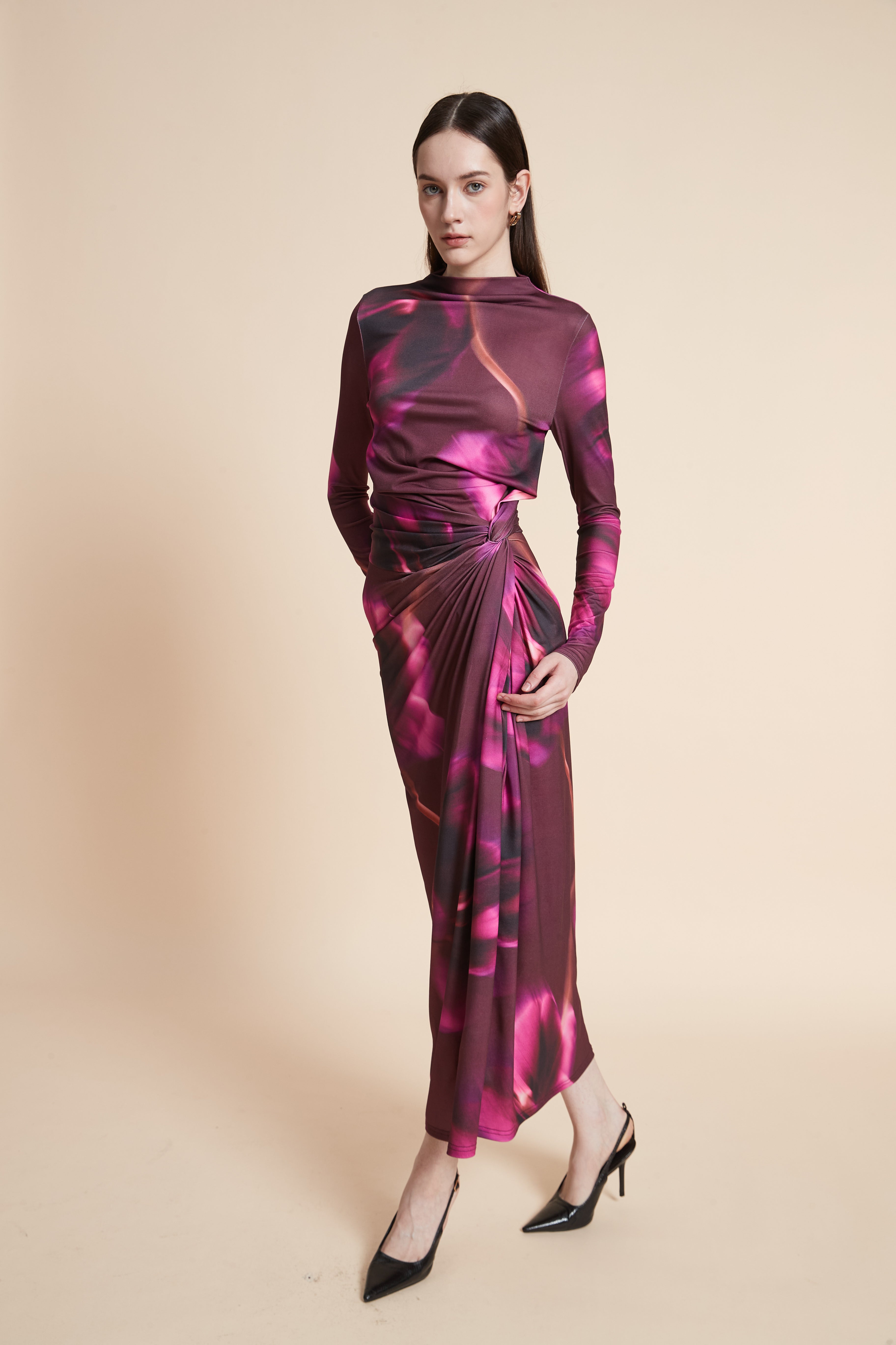 فستان ماكسي منقوش بأكمام طويلة