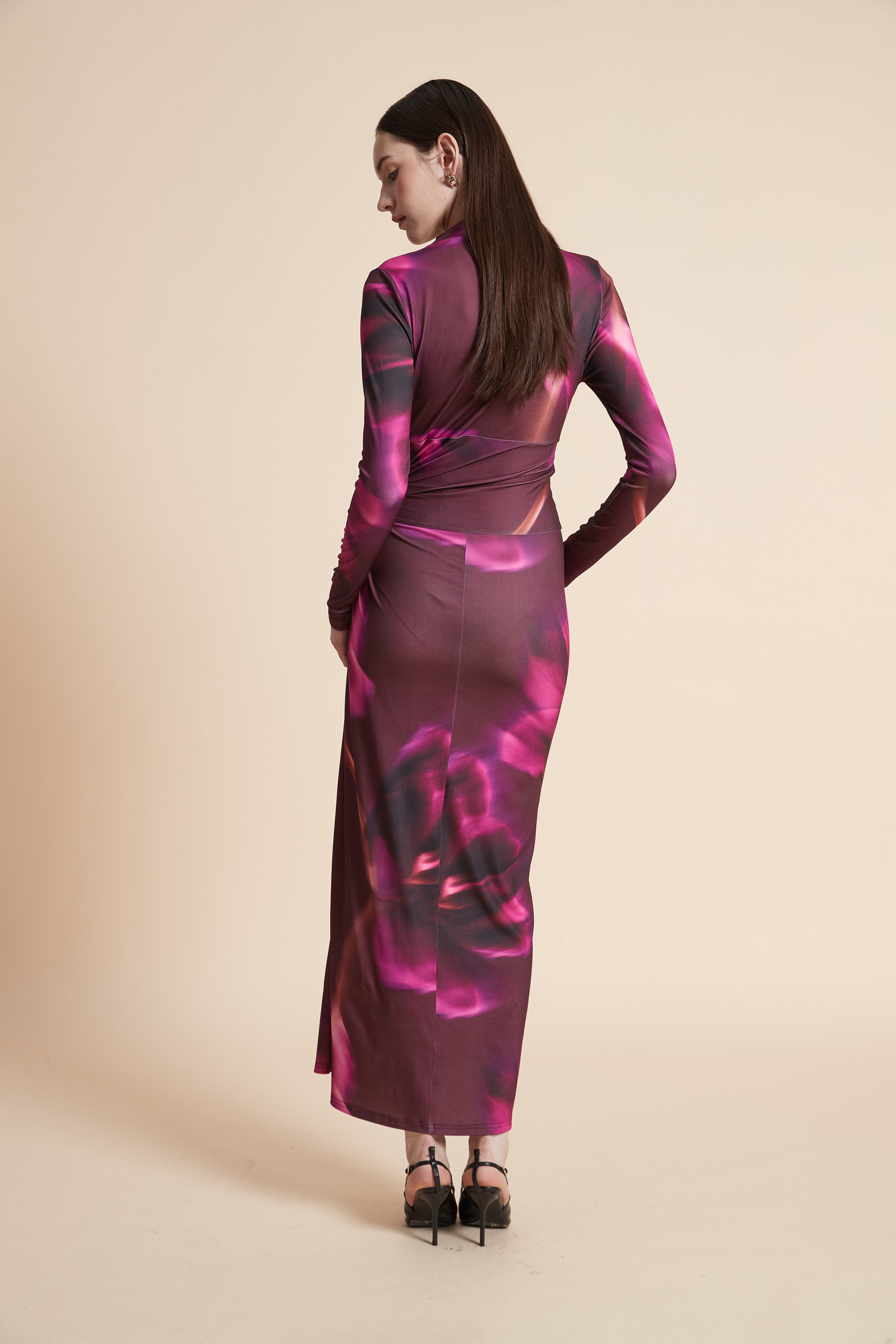 فستان ماكسي منقوش بأكمام طويلة