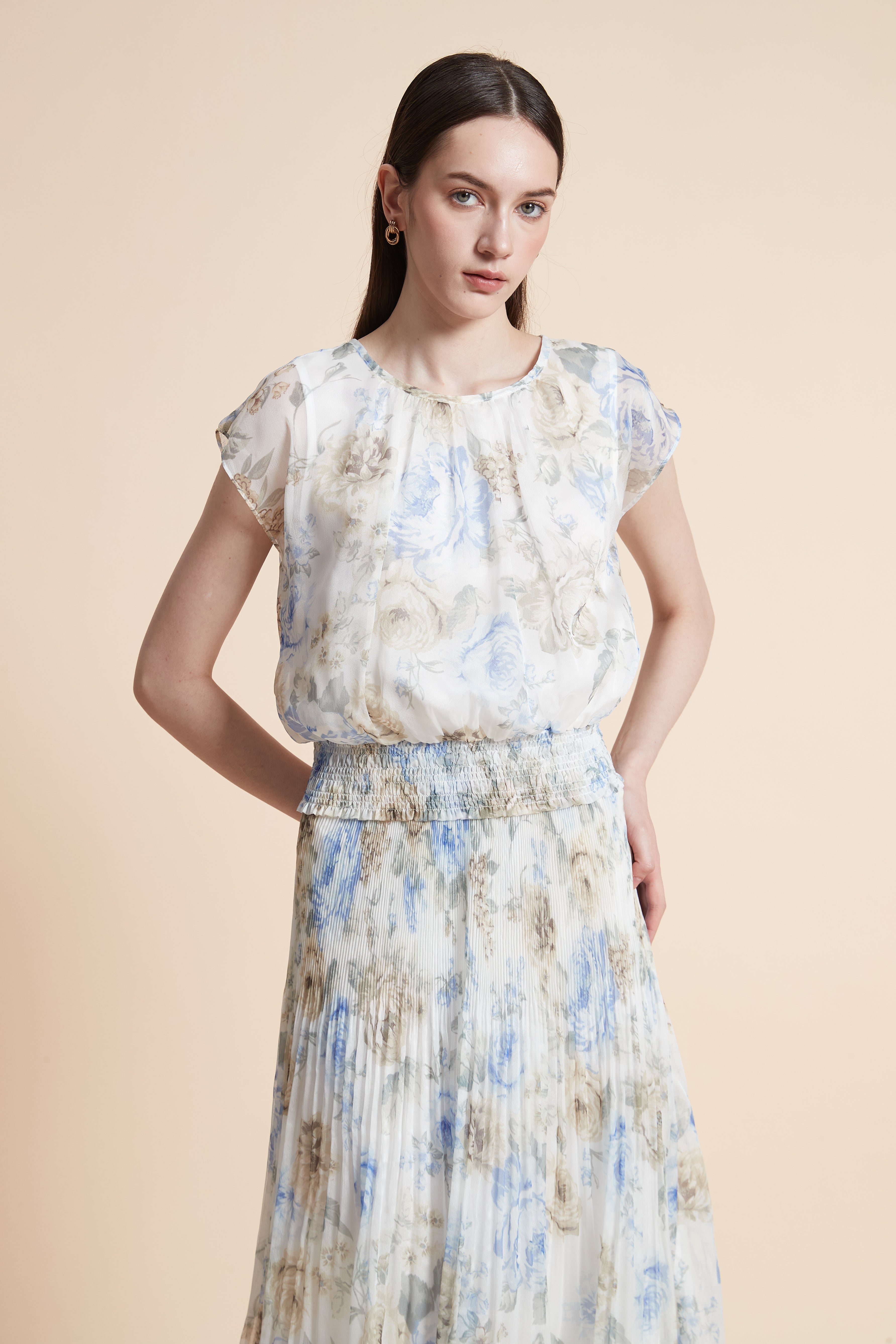 بلوزة منقوش بأكمام قصيرة