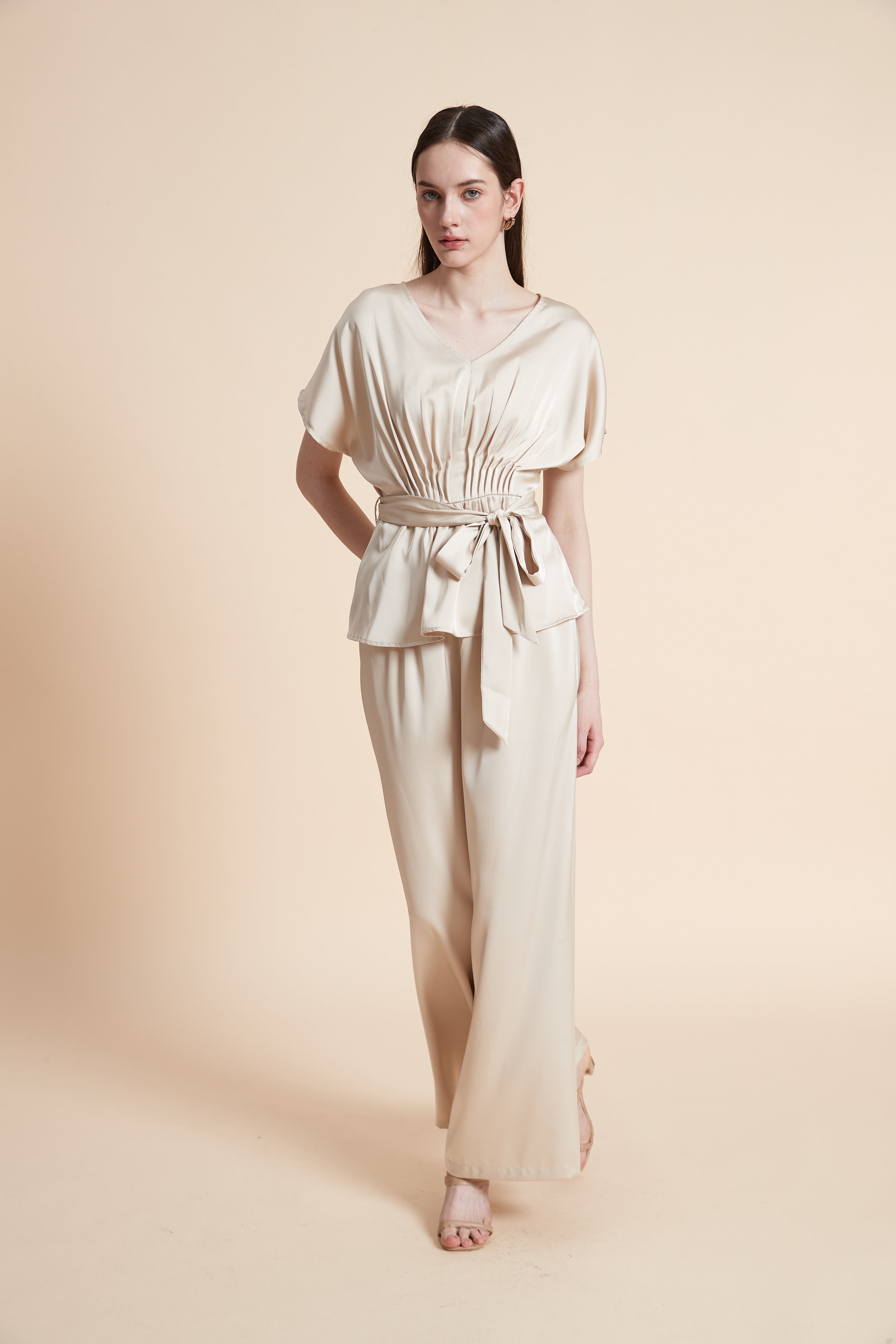 بلوزة سادة بأكمام قصيرة بربطة خصر