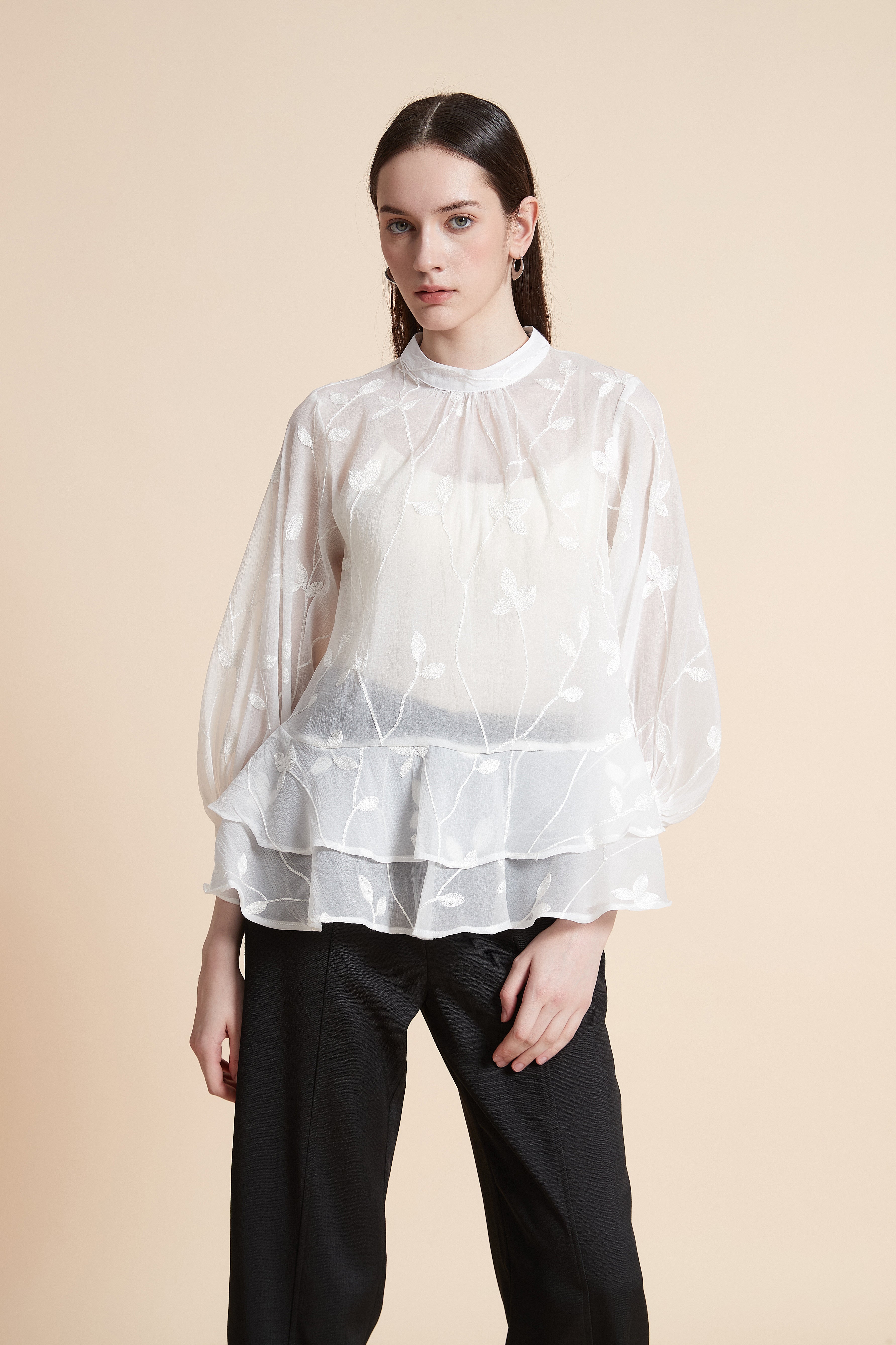 بلوزة طبقات بأكمام طويلة