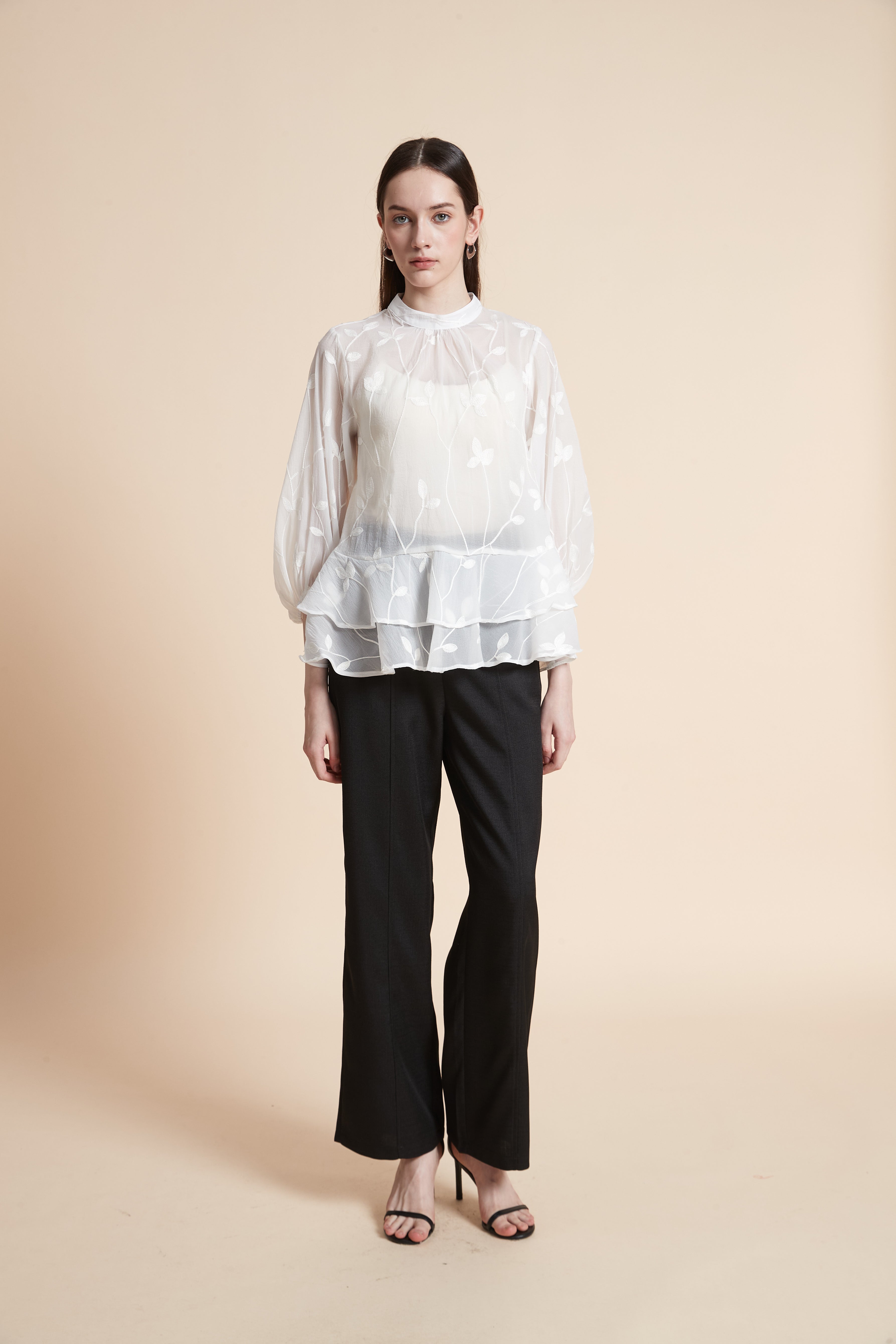 بلوزة طبقات بأكمام طويلة