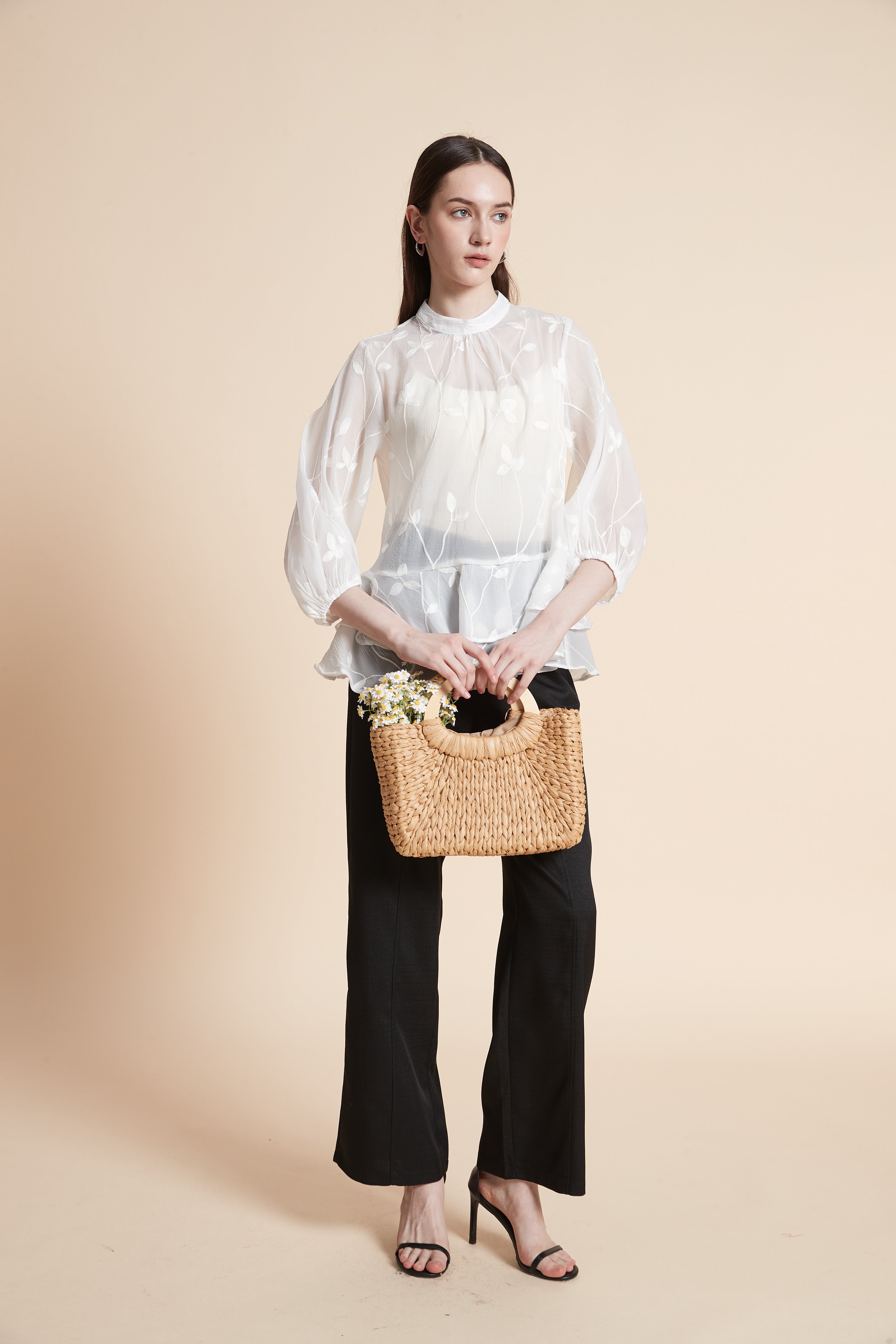 بلوزة طبقات بأكمام طويلة