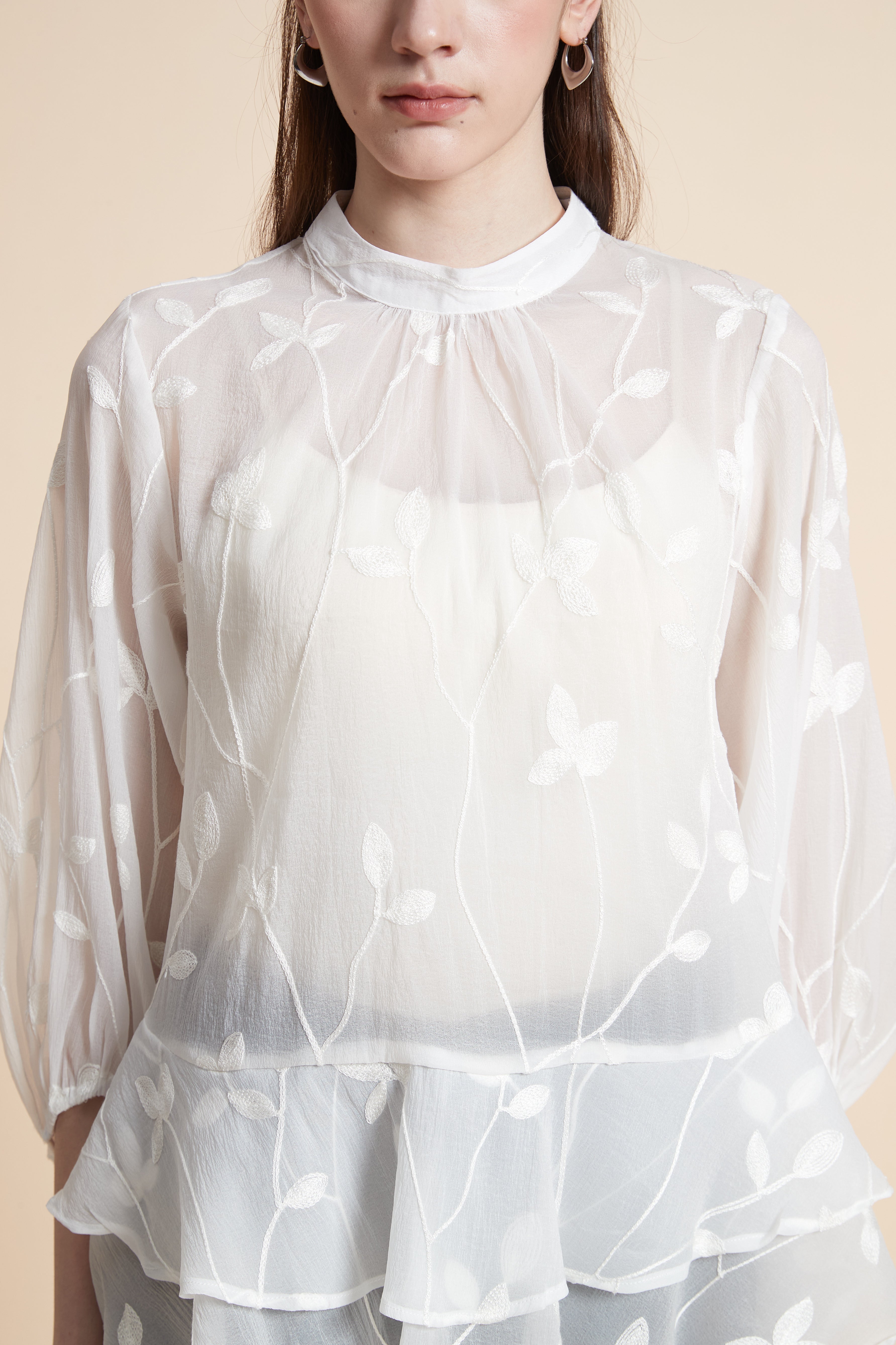 بلوزة طبقات بأكمام طويلة