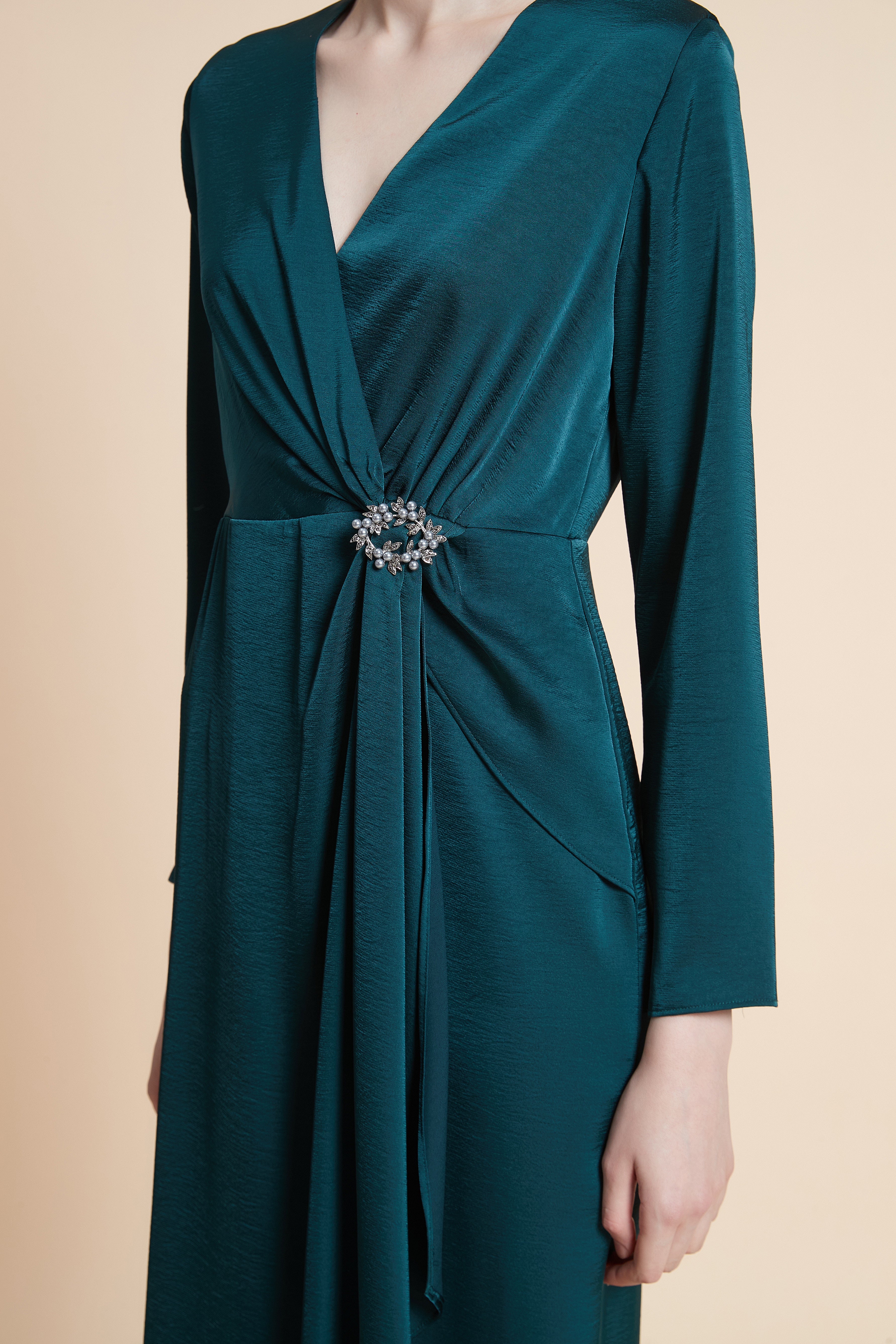 فستان ماكسي سادة بأكمام طويلة مخصر