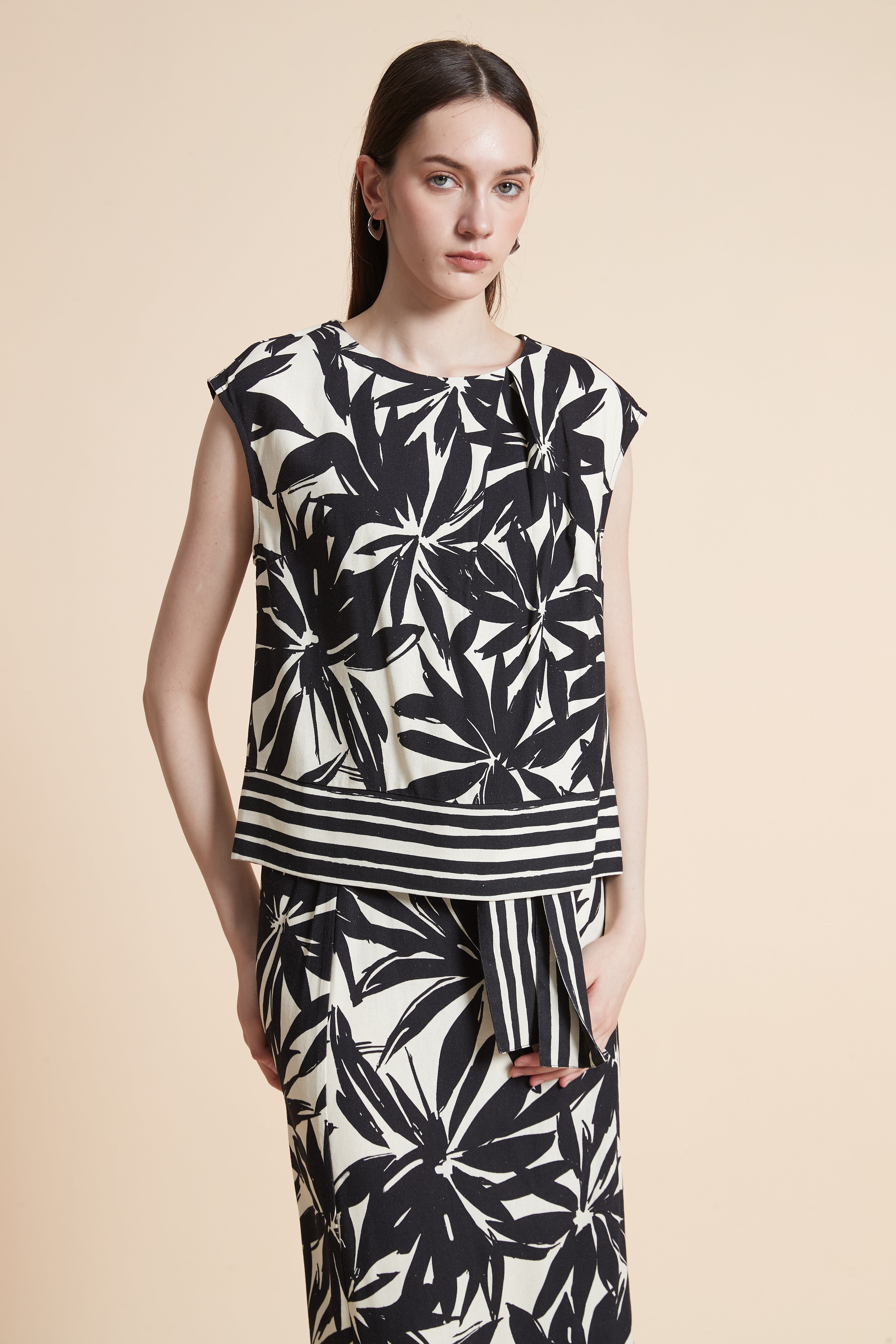 Sleeveless Printed Blouse