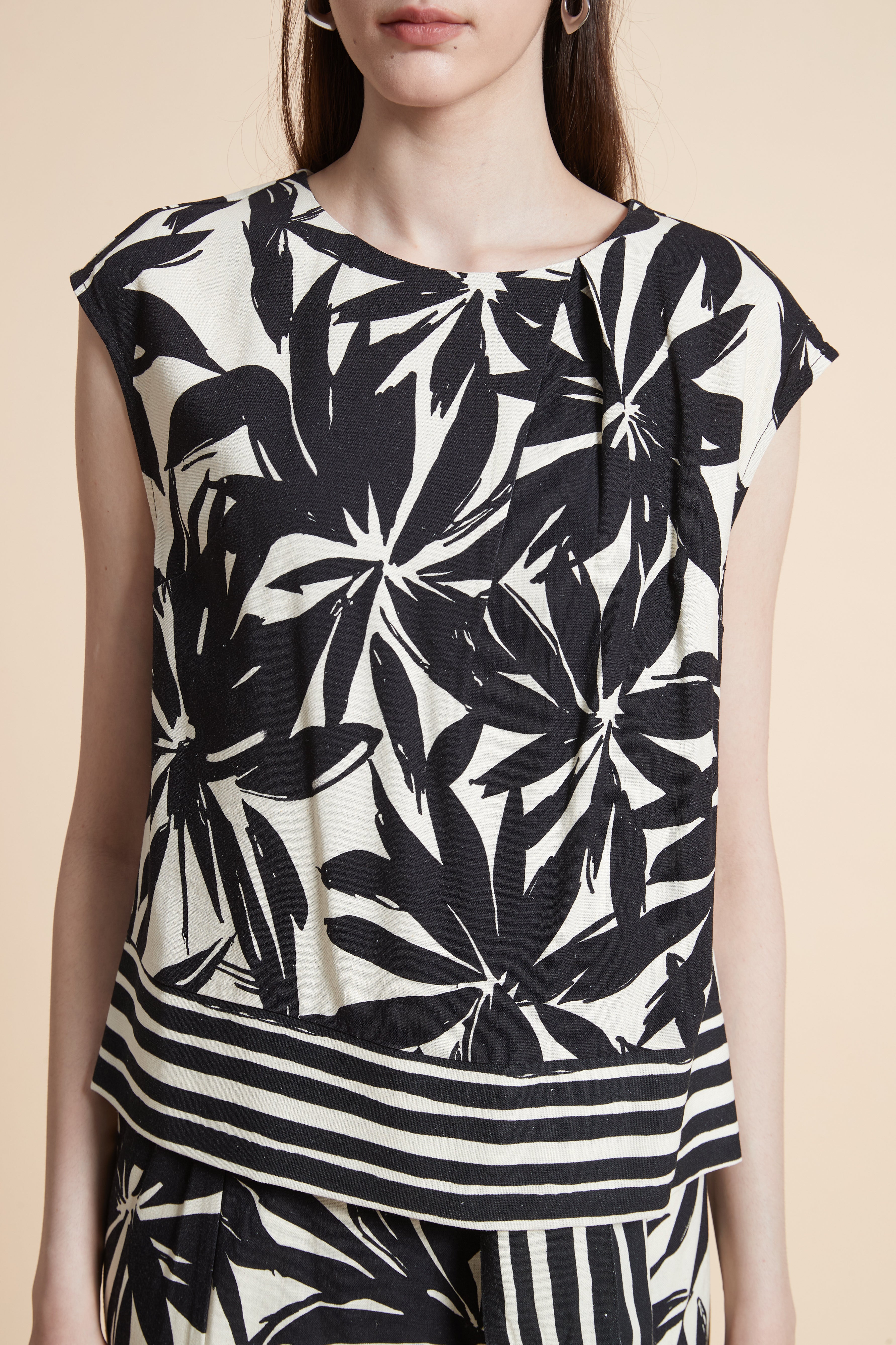 Sleeveless Printed Blouse