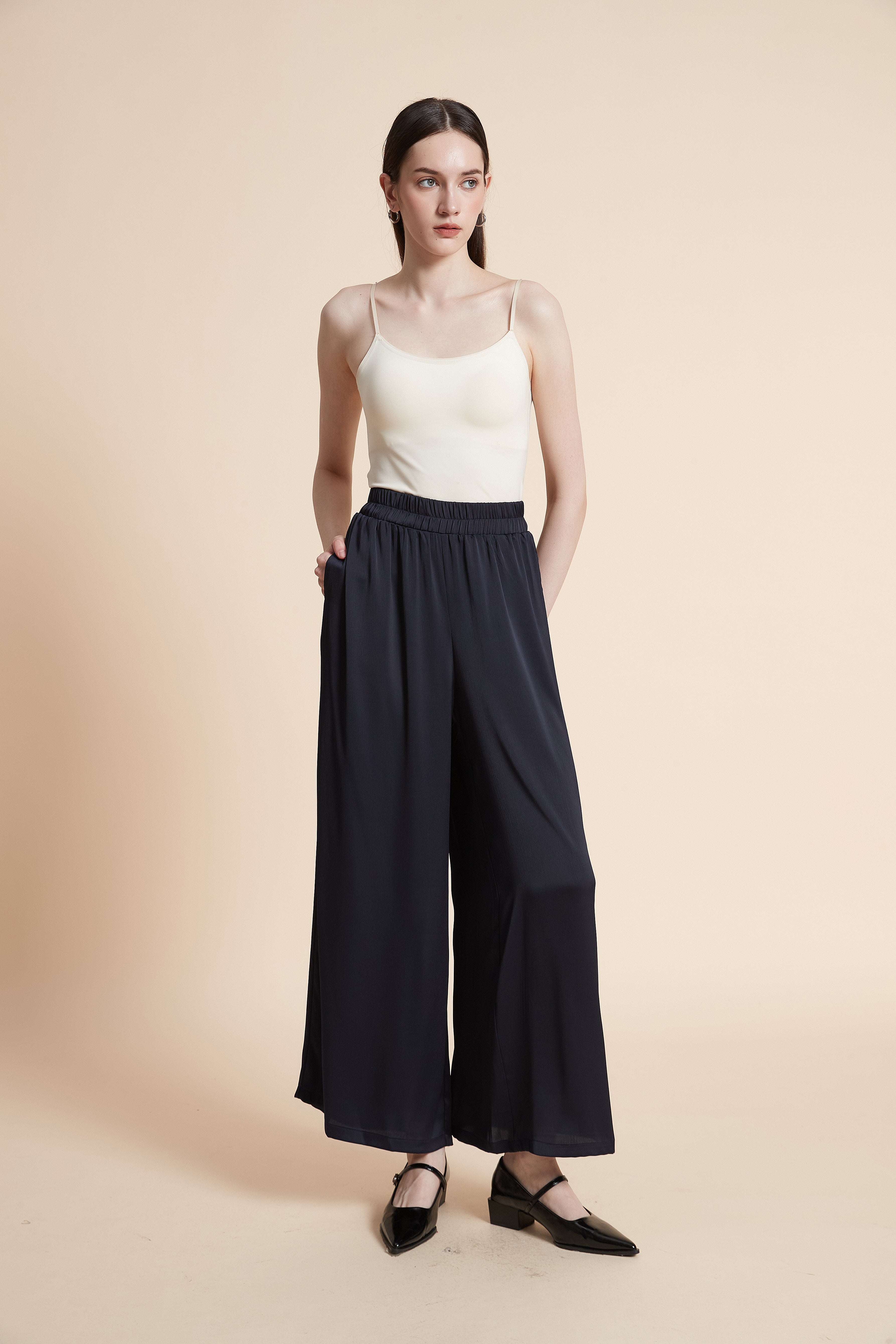 بنطلون واسع طويل بجيوب سادة