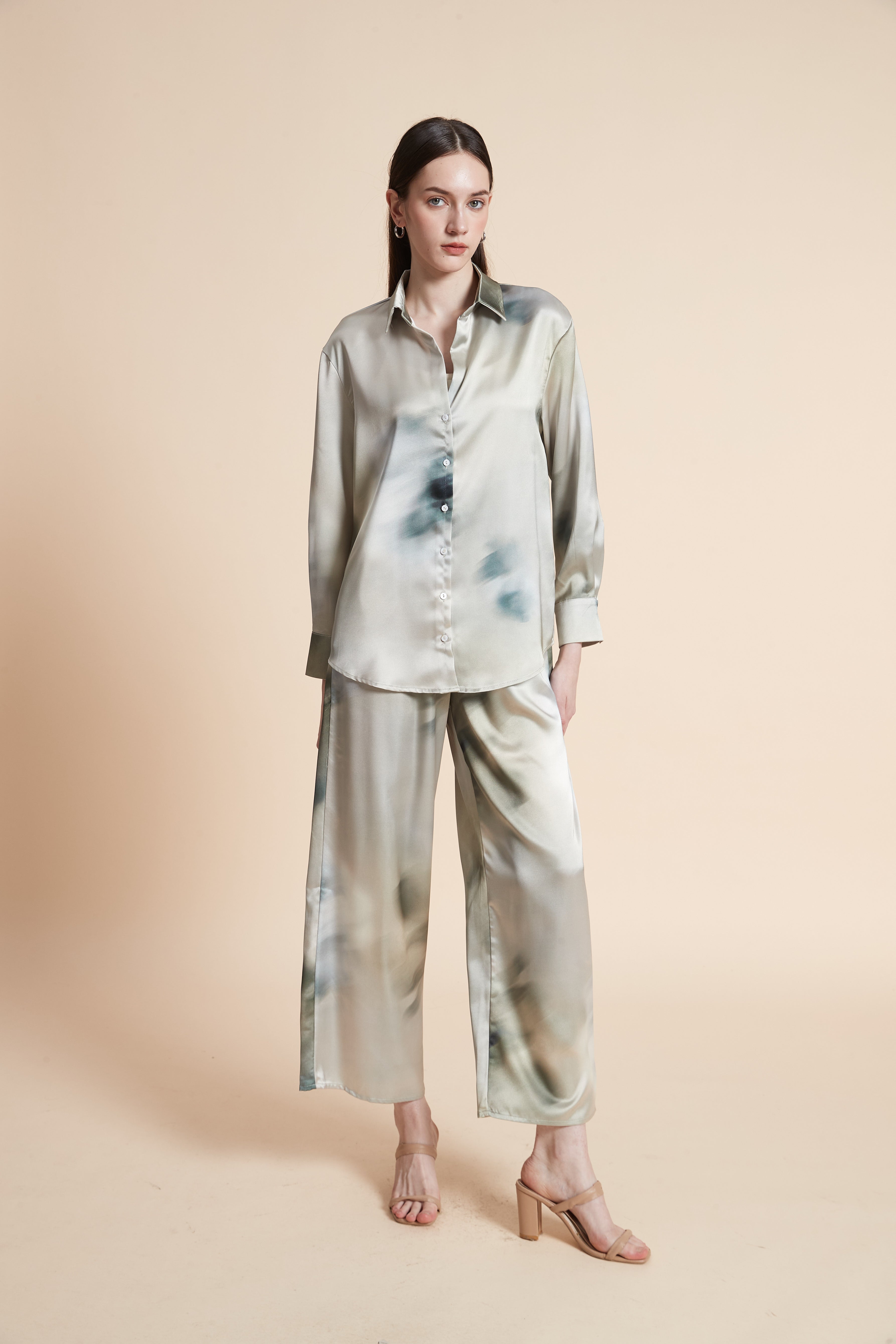 بلوزة بنقشة تاي داي أكمام طويلة