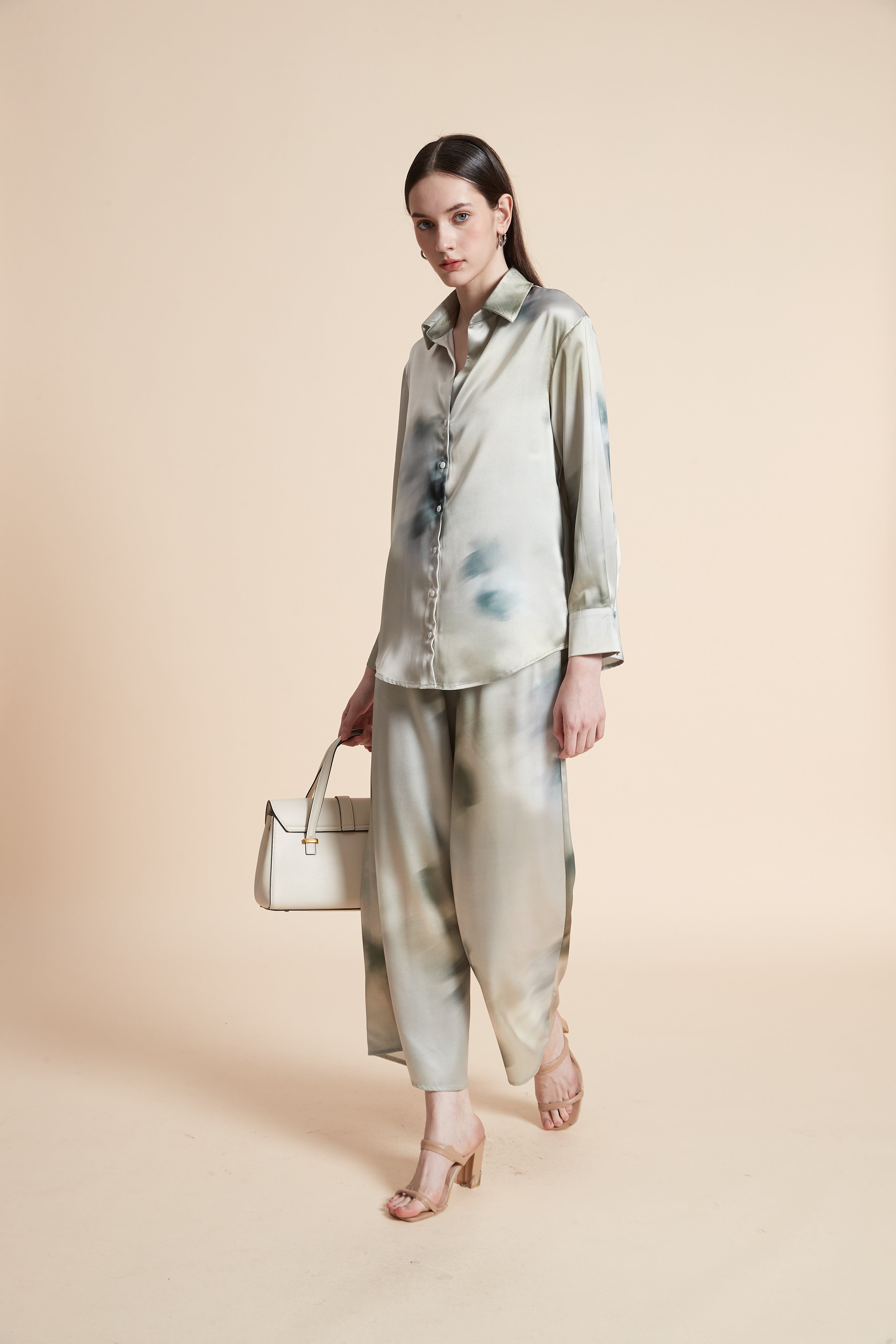 بلوزة بنقشة تاي داي أكمام طويلة