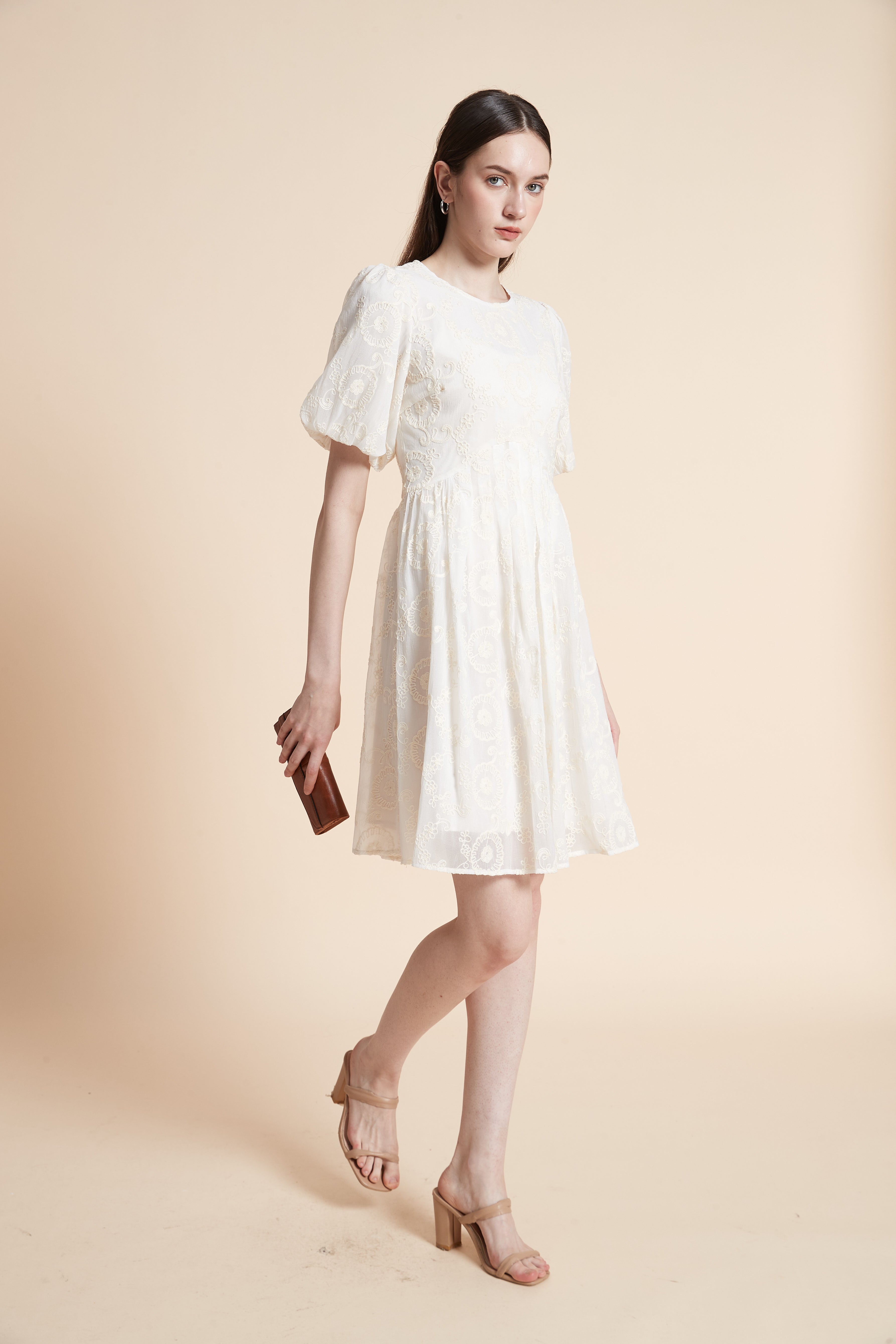 فستان بطول الركبة سادة