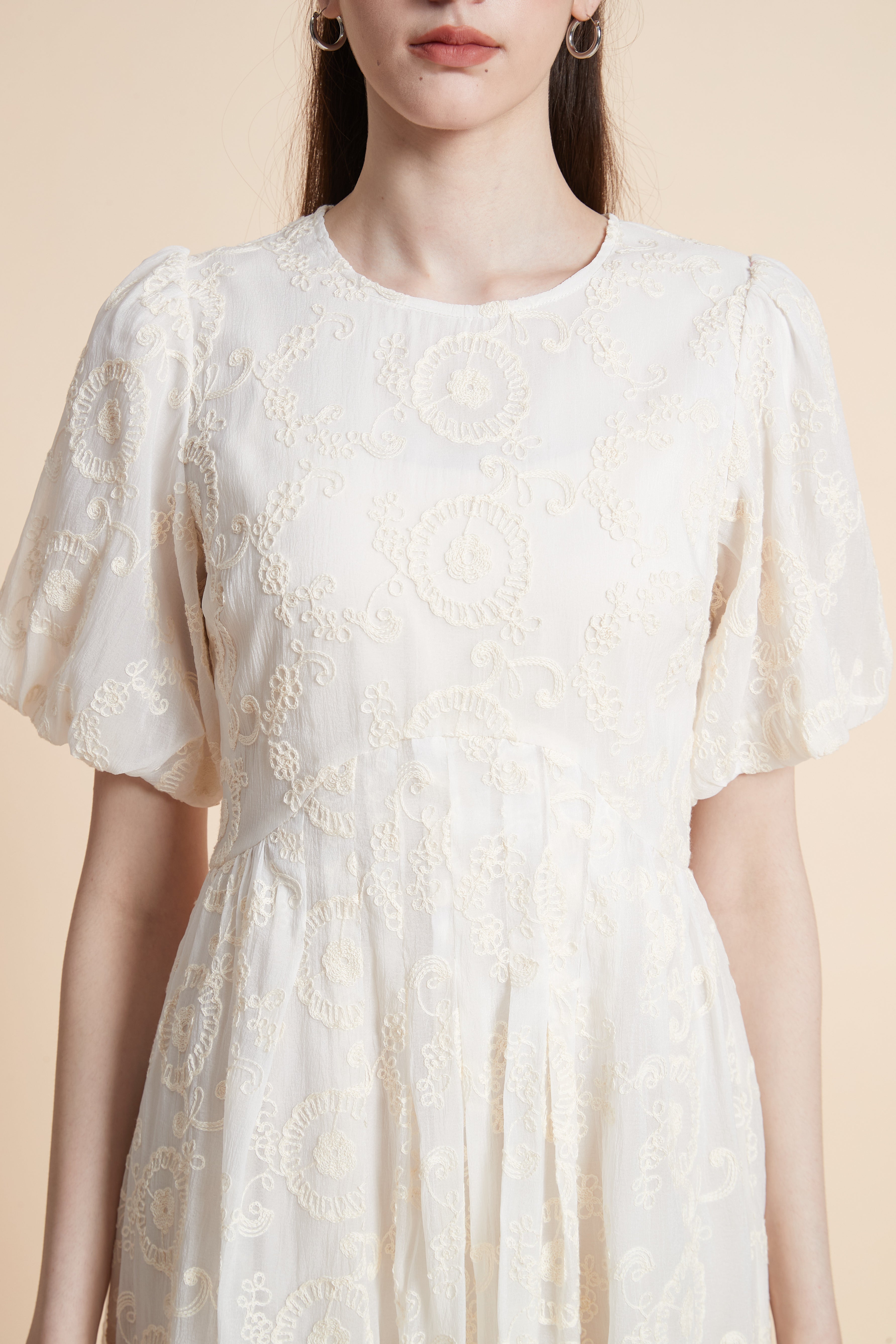 فستان بطول الركبة سادة