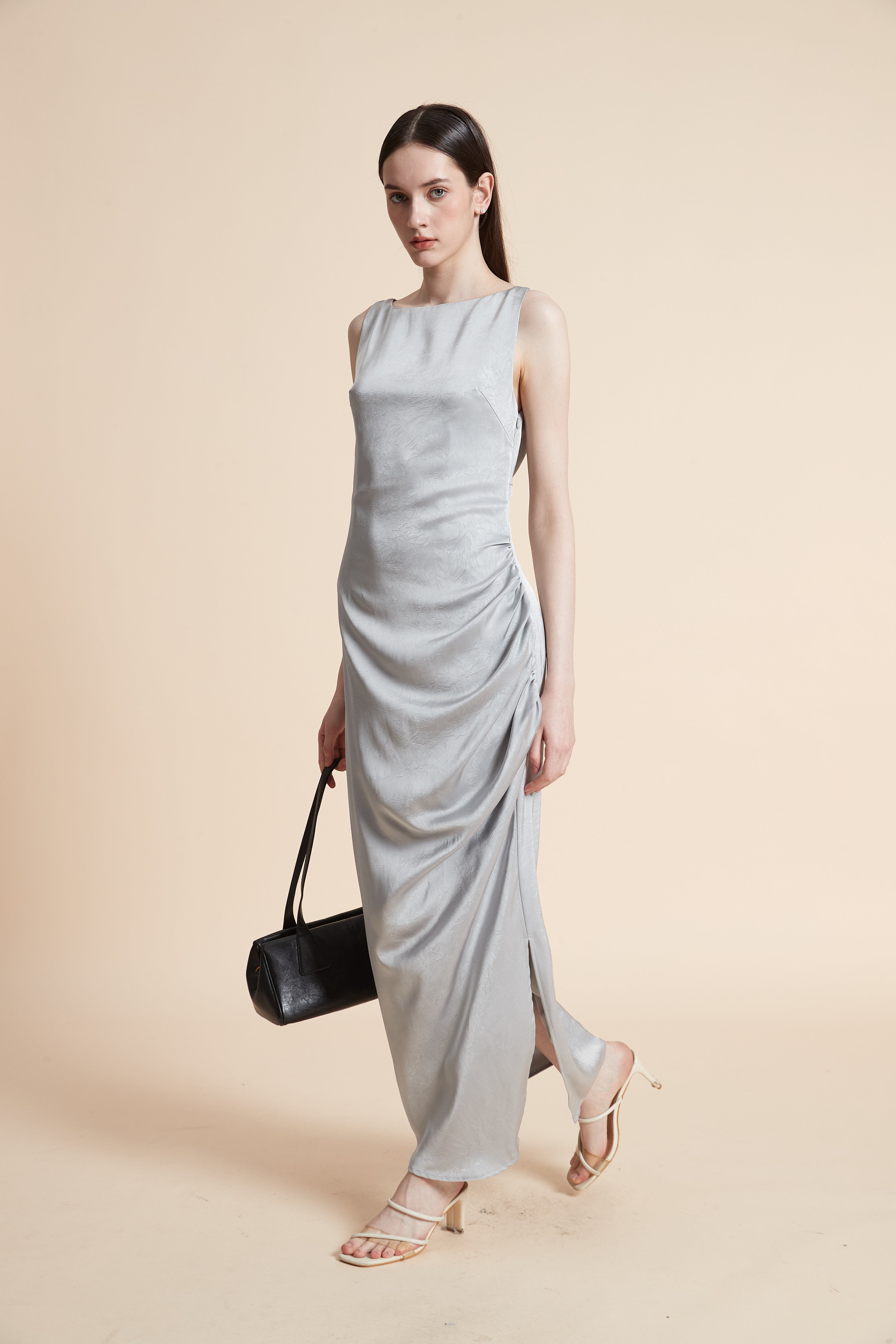 فستان طويل سادة بدون أكمام