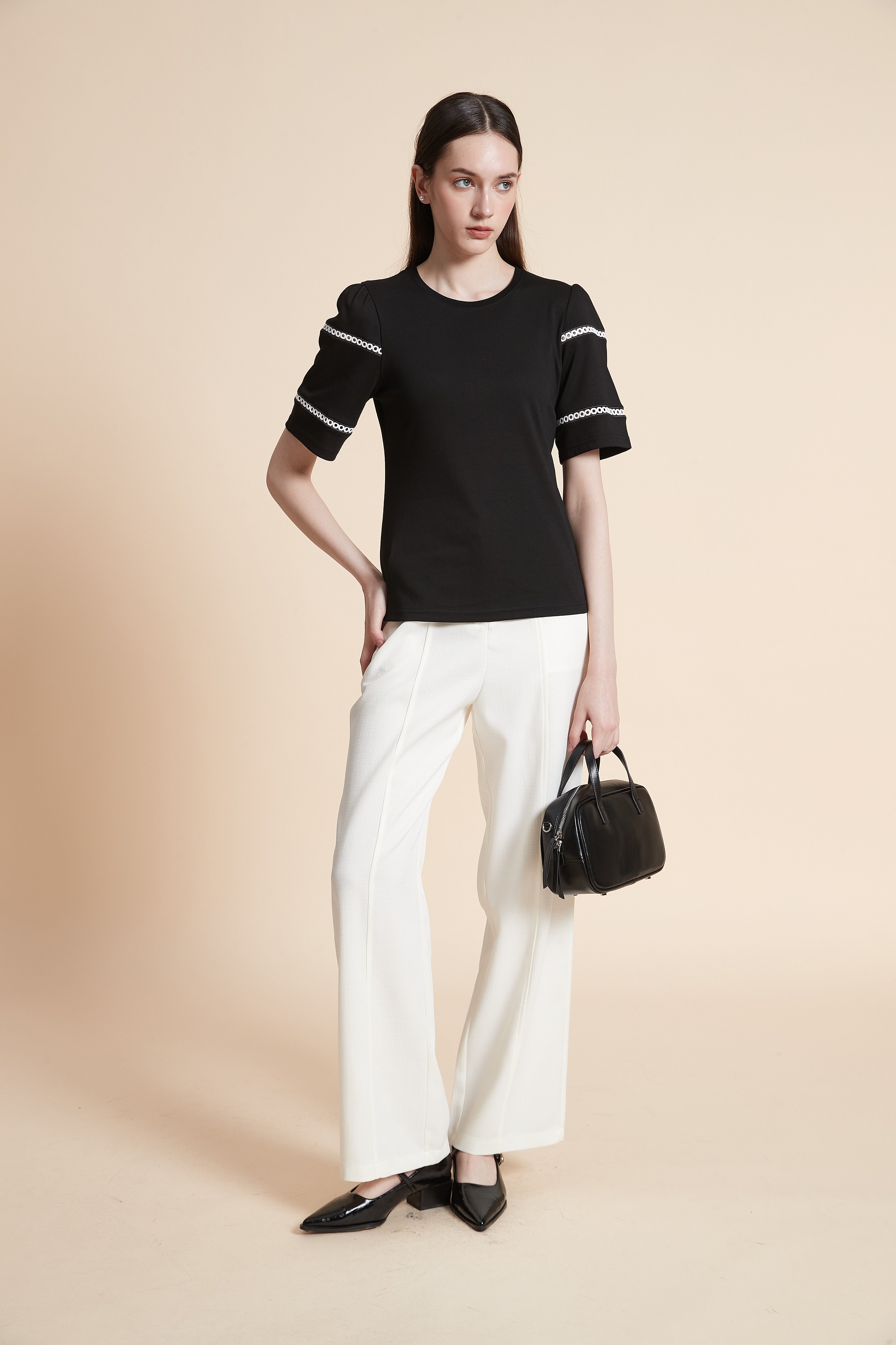 تيشيرت سادة بأكمام قصيرة مطرزة