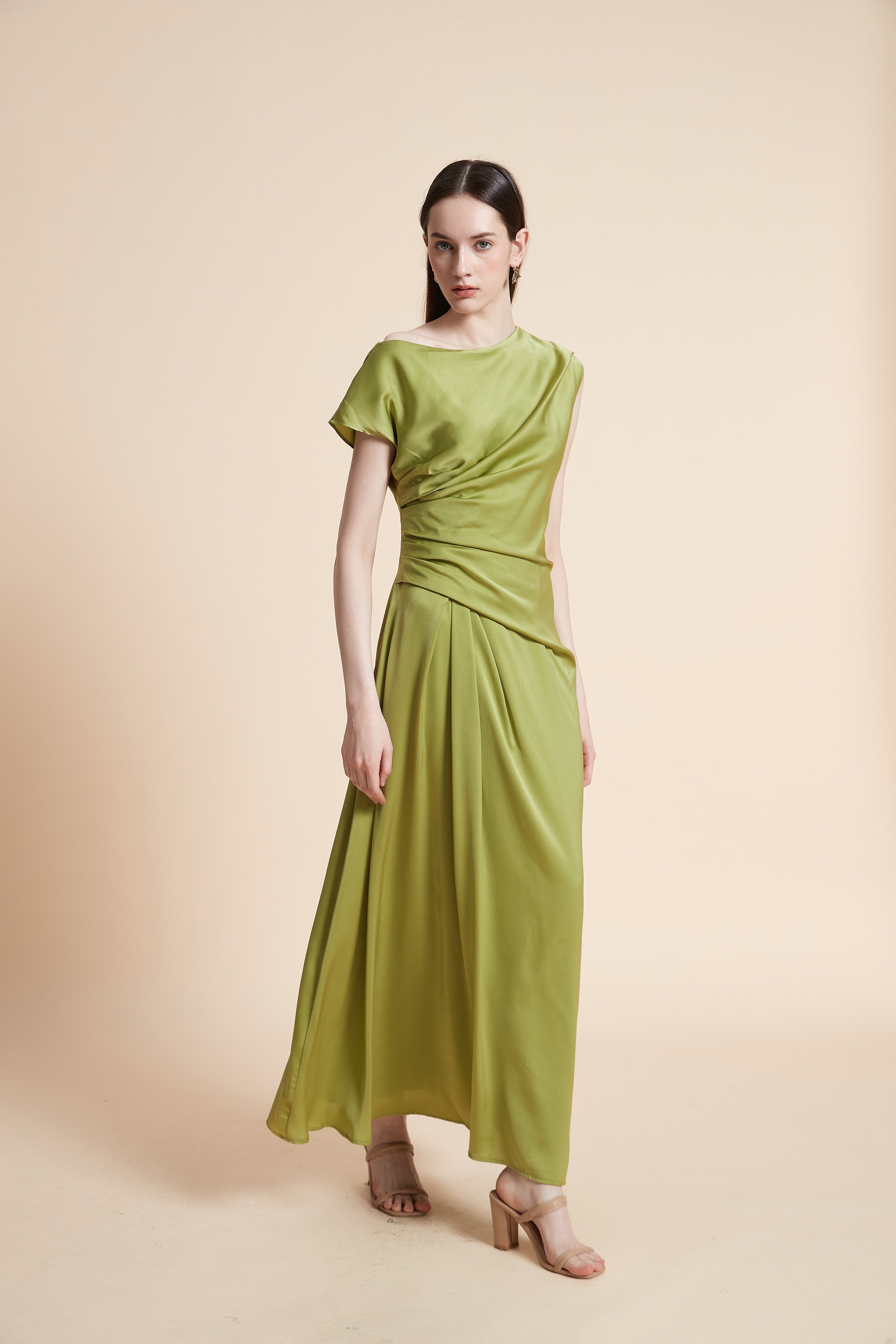 فستان ماكسي بأكمام قصيرة