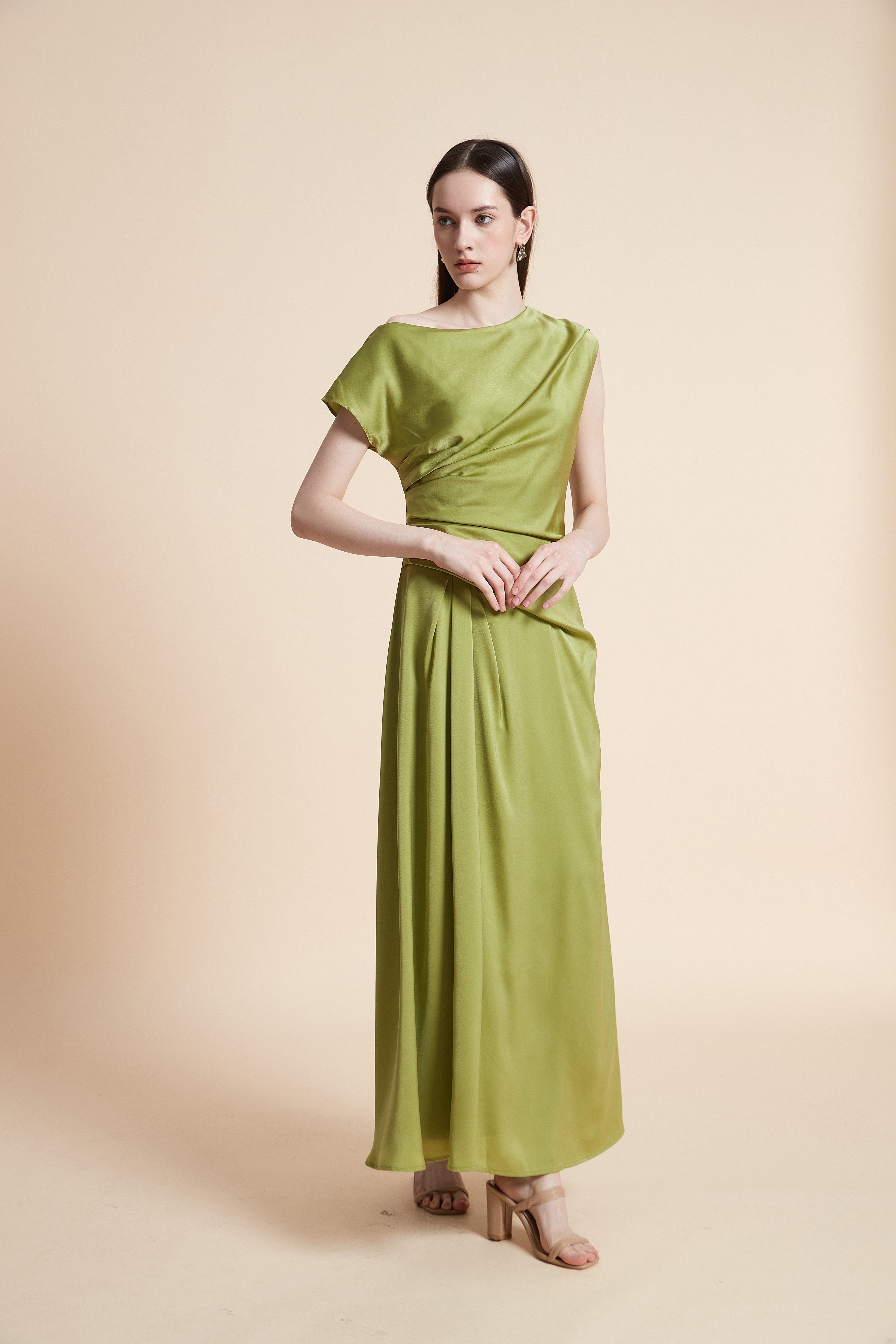 فستان ماكسي بأكمام قصيرة