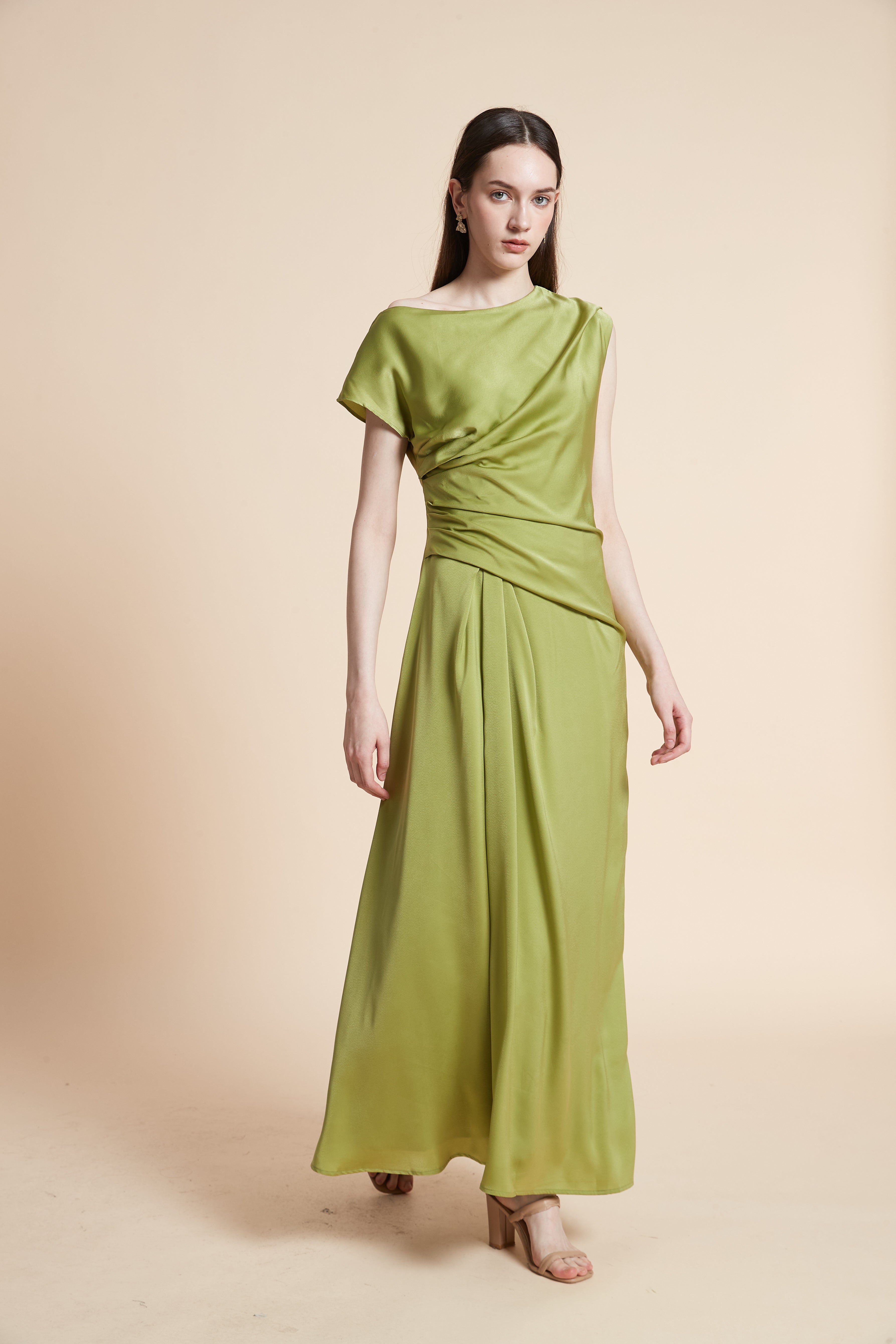 فستان ماكسي بأكمام قصيرة