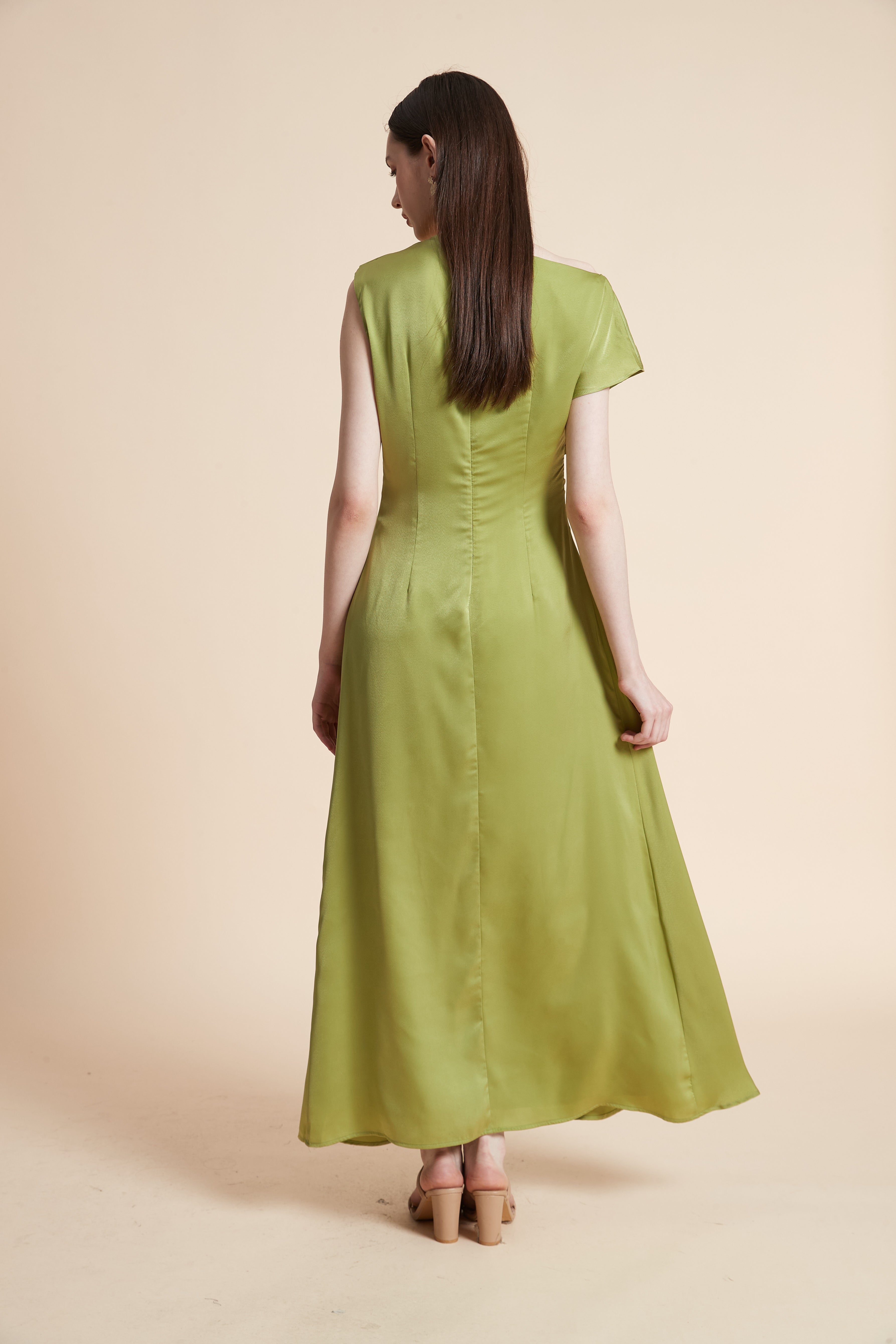 فستان ماكسي بأكمام قصيرة