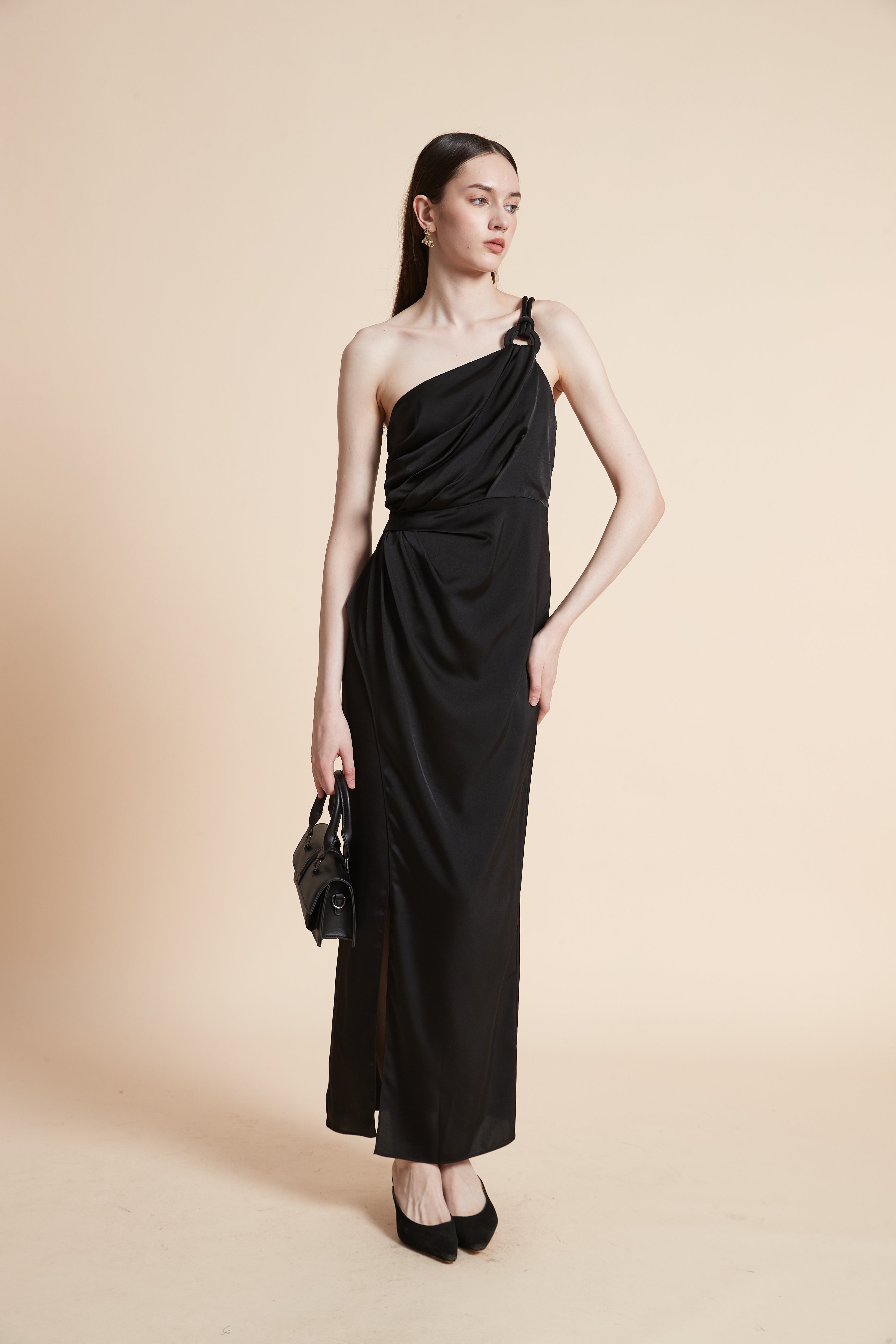 فستان طويل سادة بدون أكمام بحمالة على الكتف