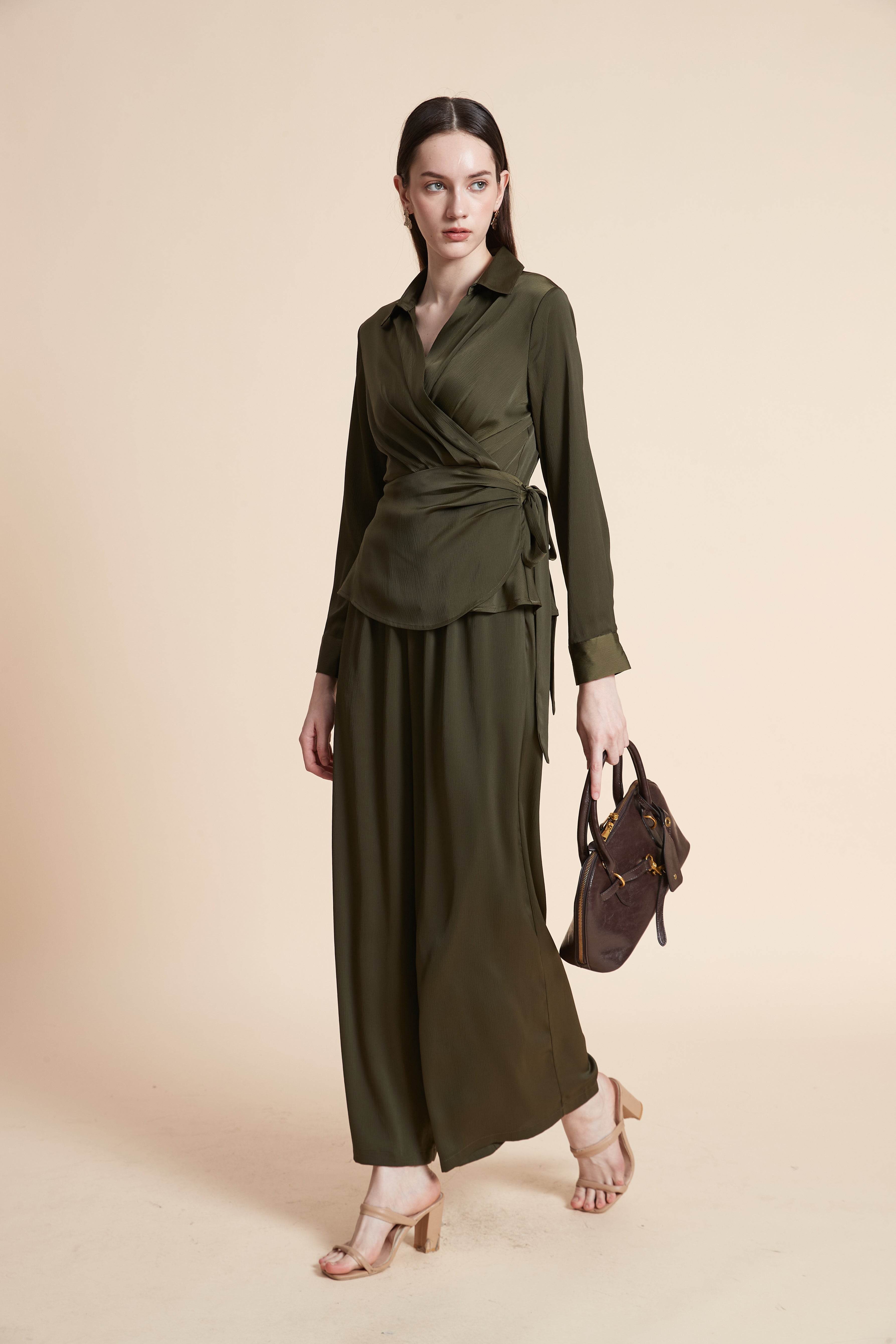 بلوزة رسمية لف بأكمام طويلة