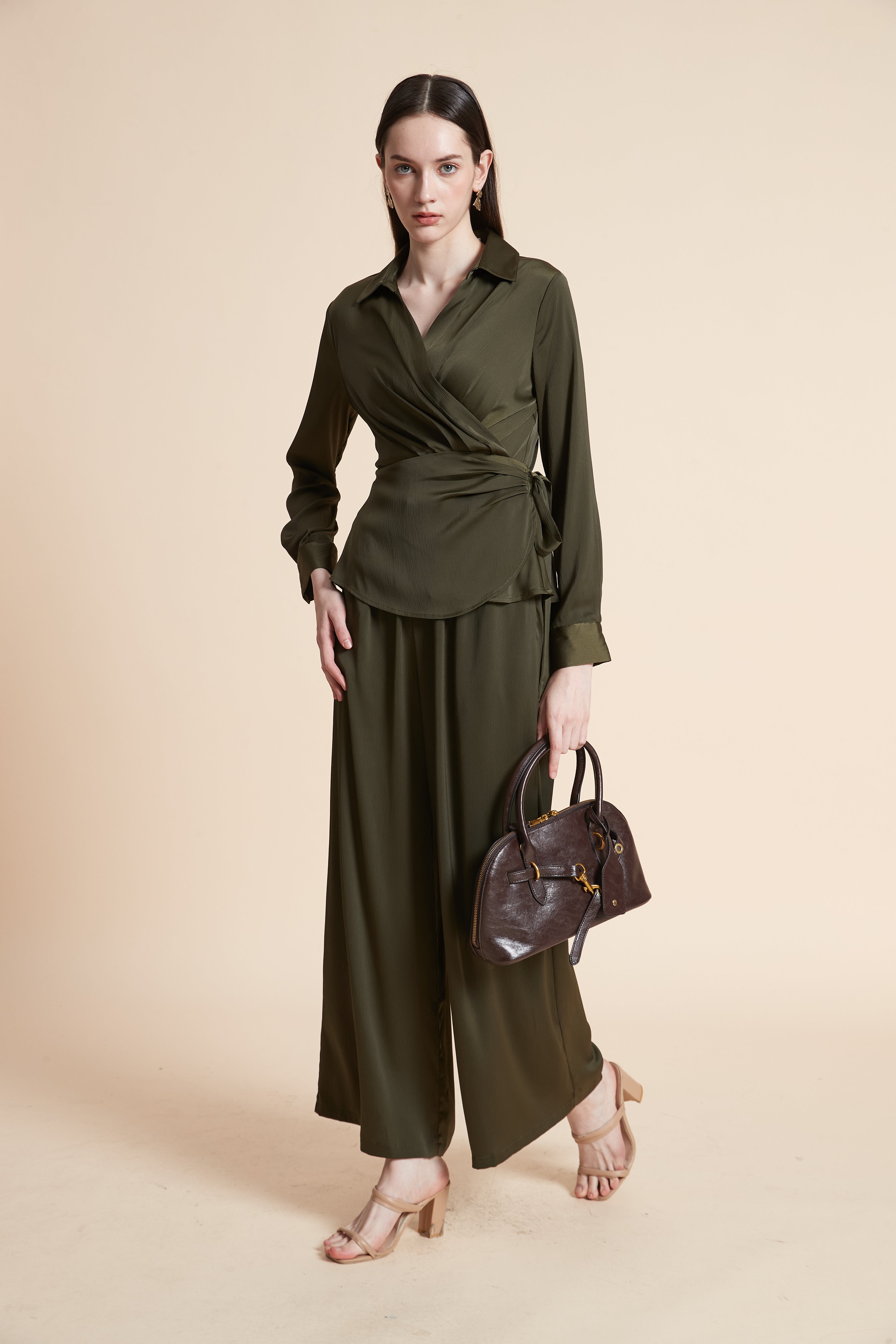 بلوزة رسمية لف بأكمام طويلة