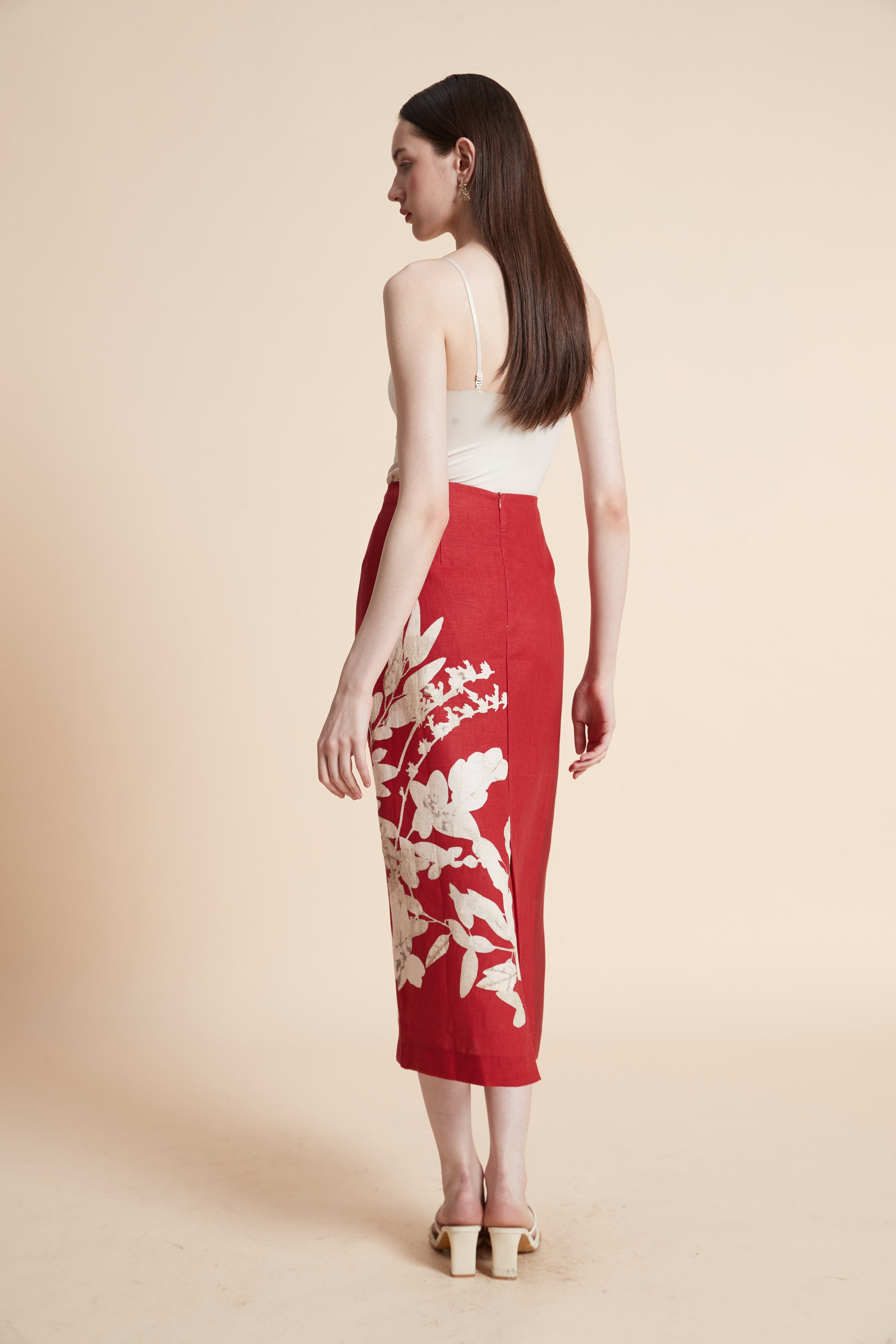 تنورة ميدي منقوشة ورود