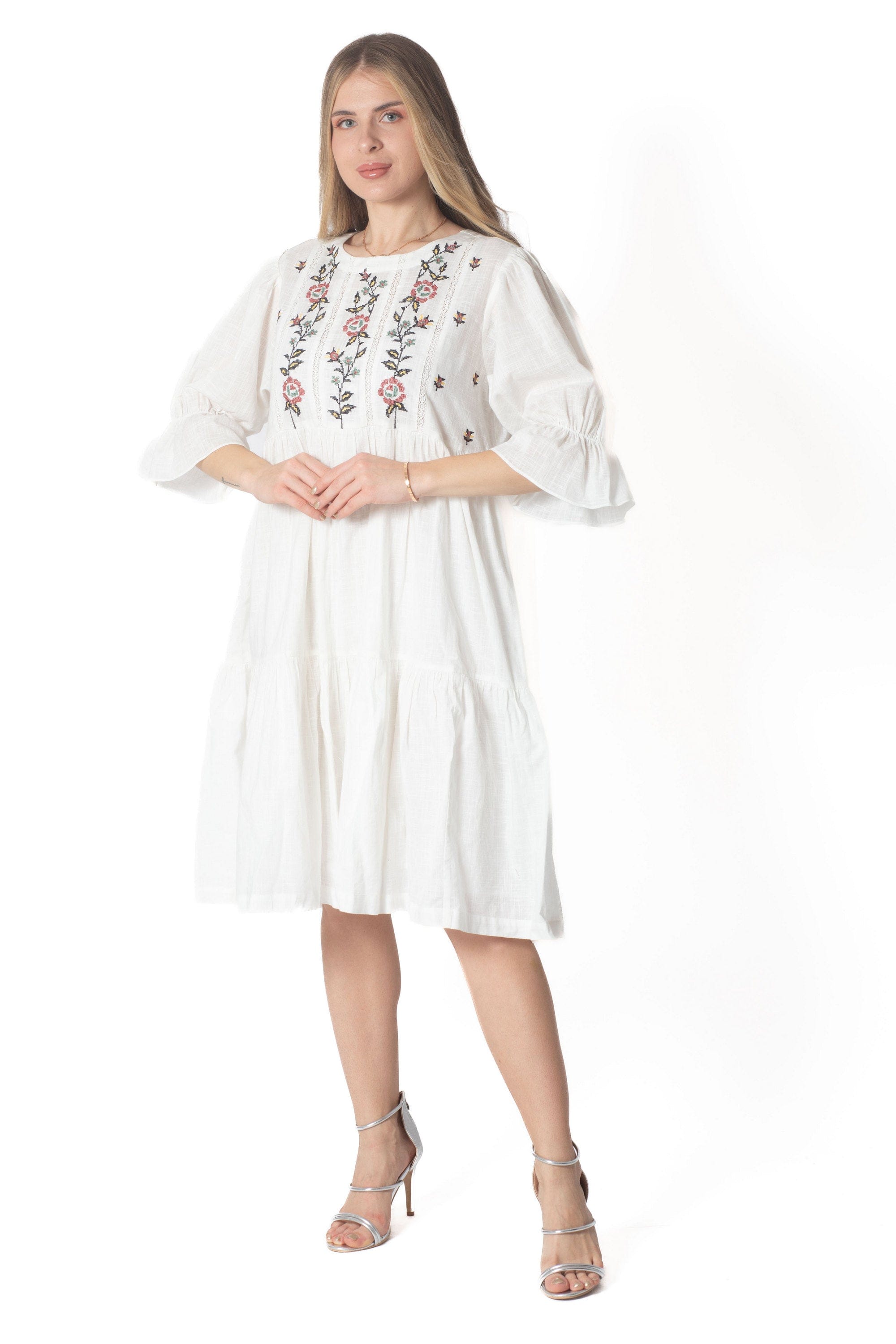 Yola Short dress adorned with chest embroidery, 3/4 sleeves