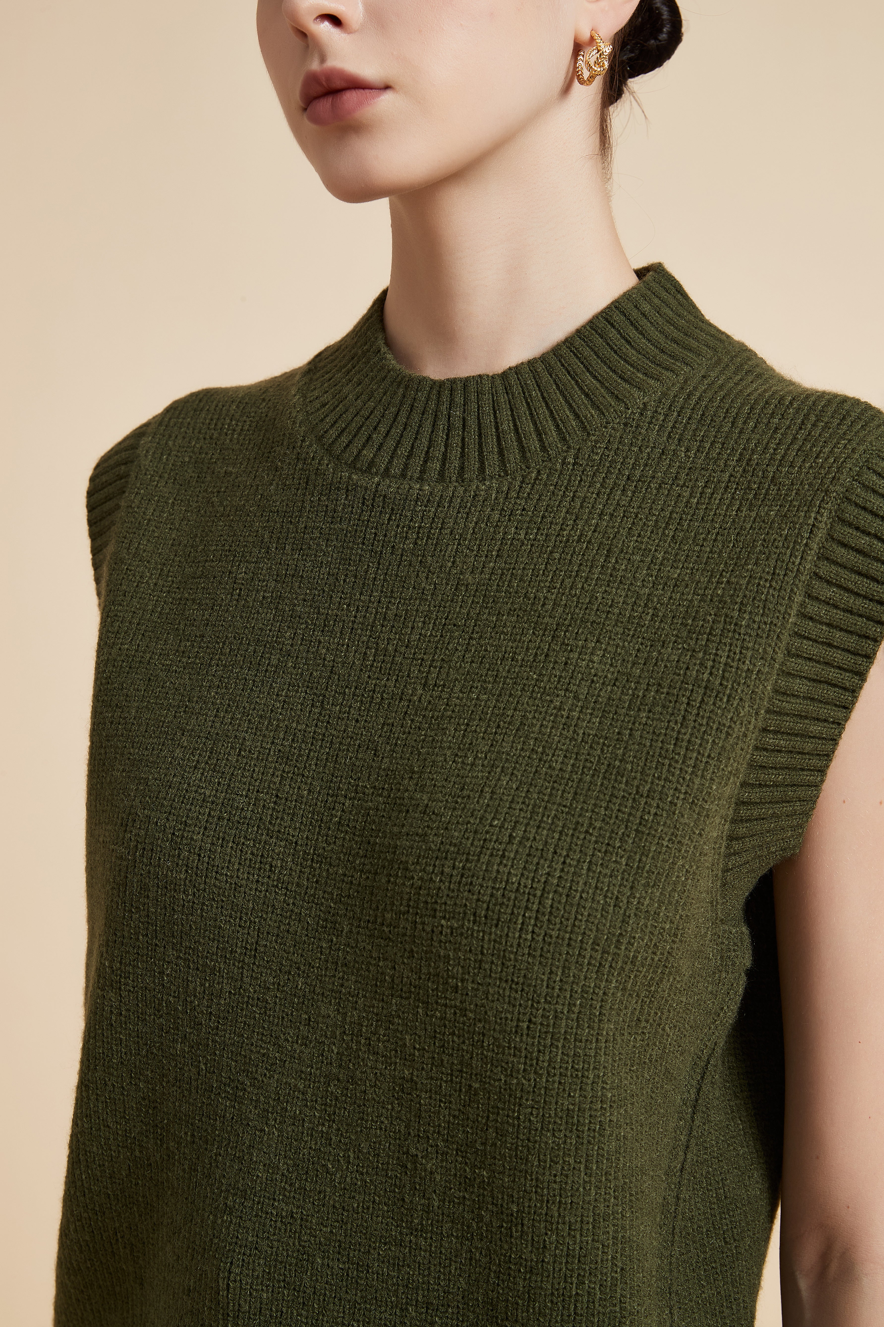 Sleeveless Solid Zip Side Sweater