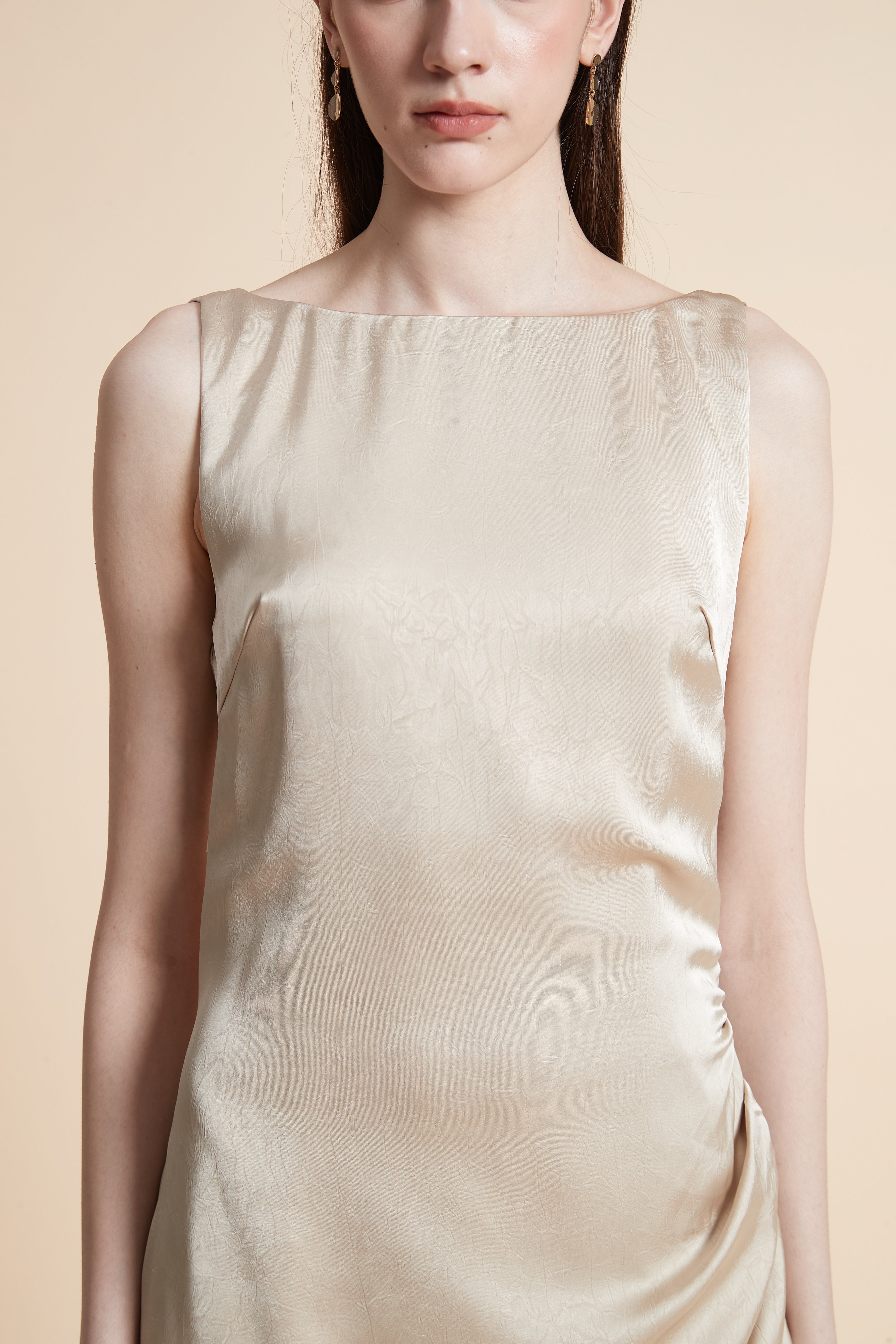 فستان طويل سادة بدون أكمام