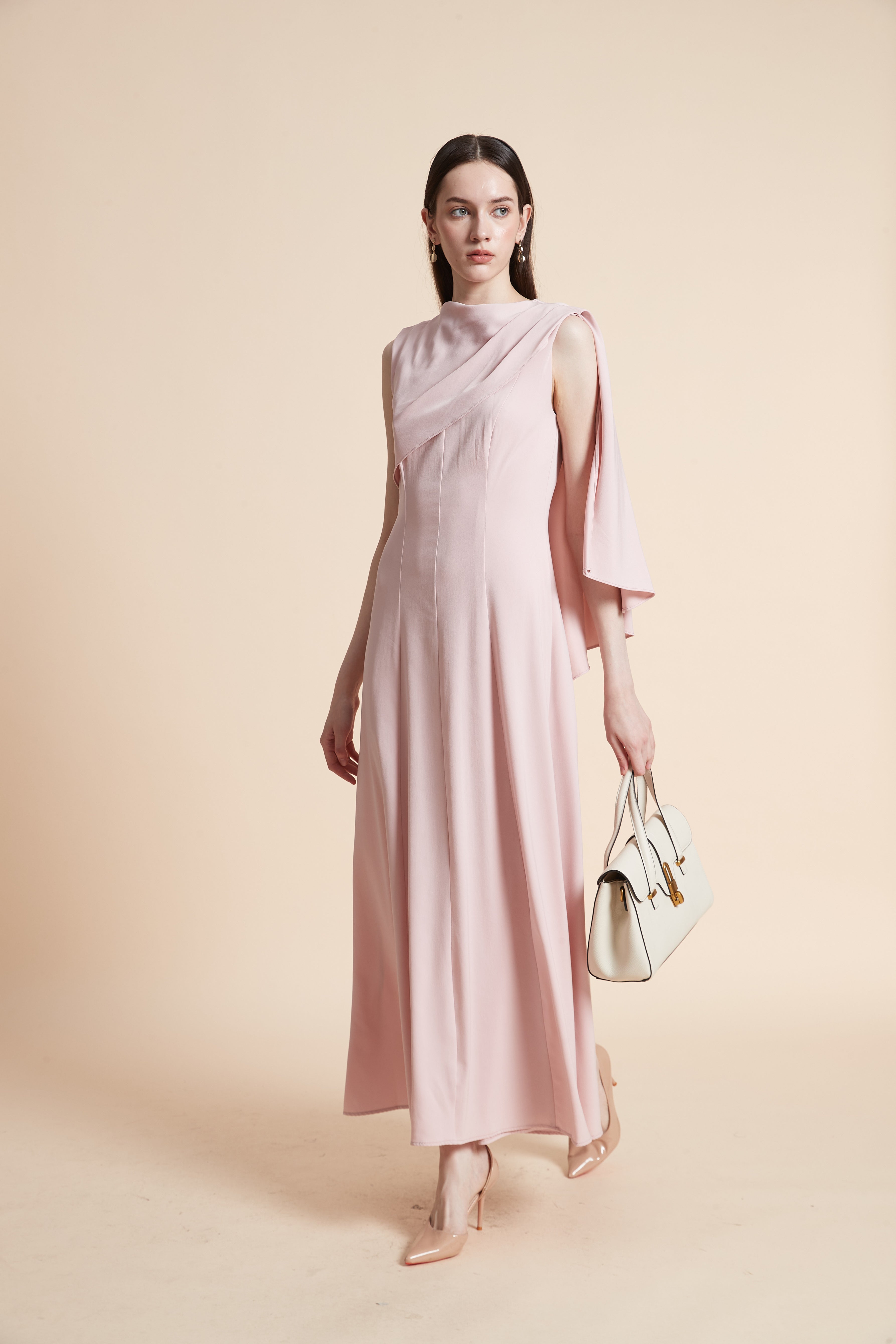 فستان طويل سادة بدون أكمام