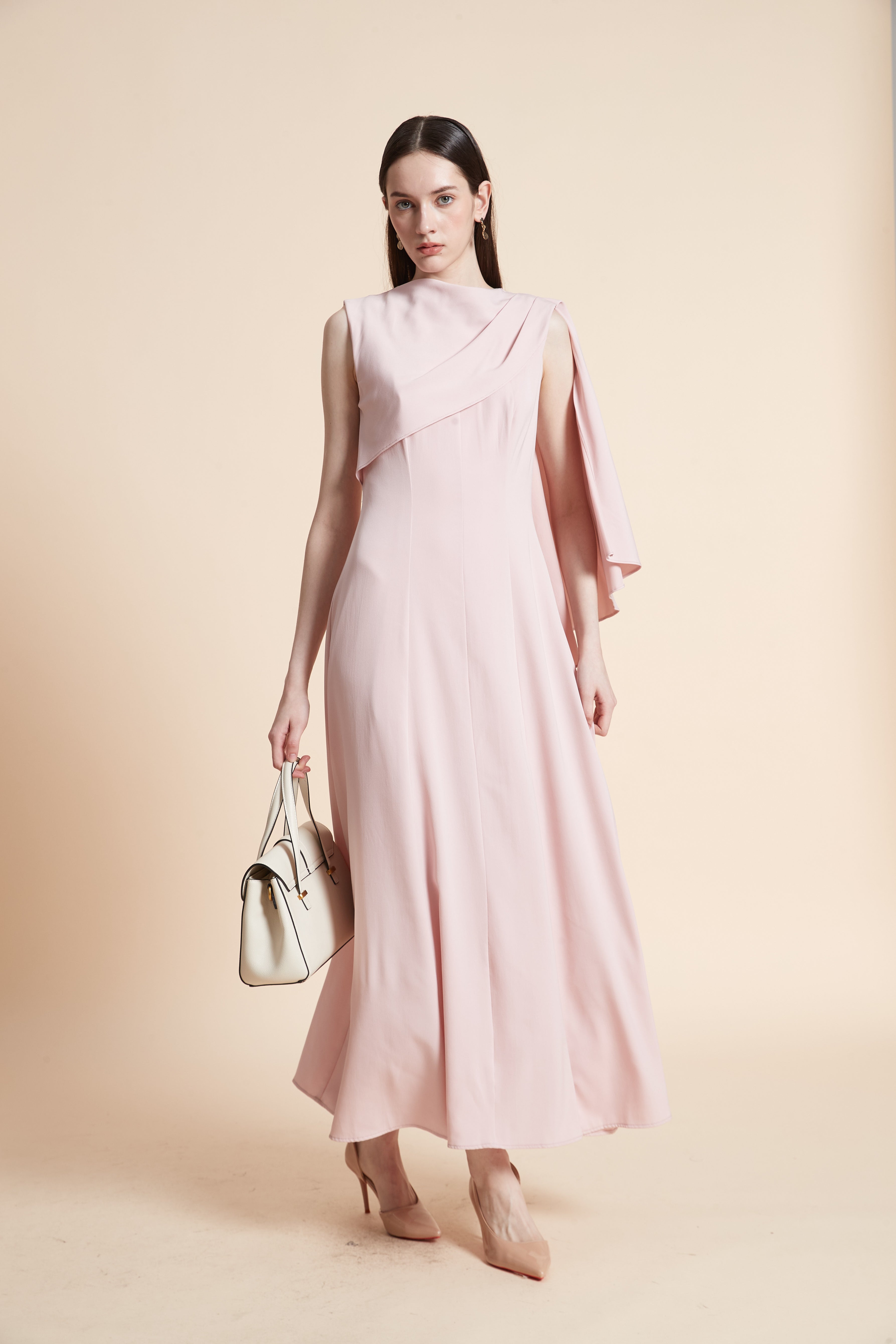 فستان طويل سادة بدون أكمام