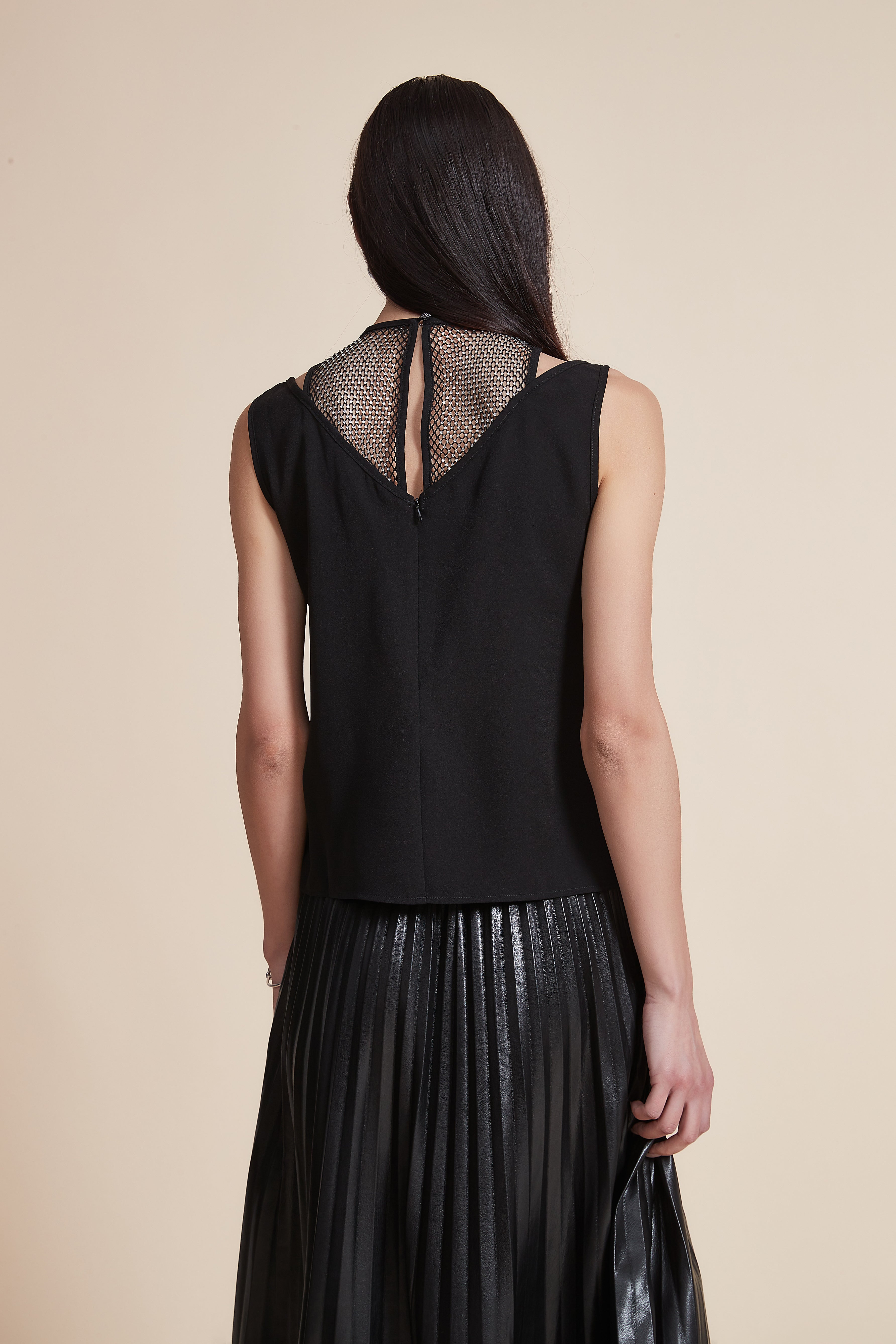 Sleeveless Cropped Plain Blouse