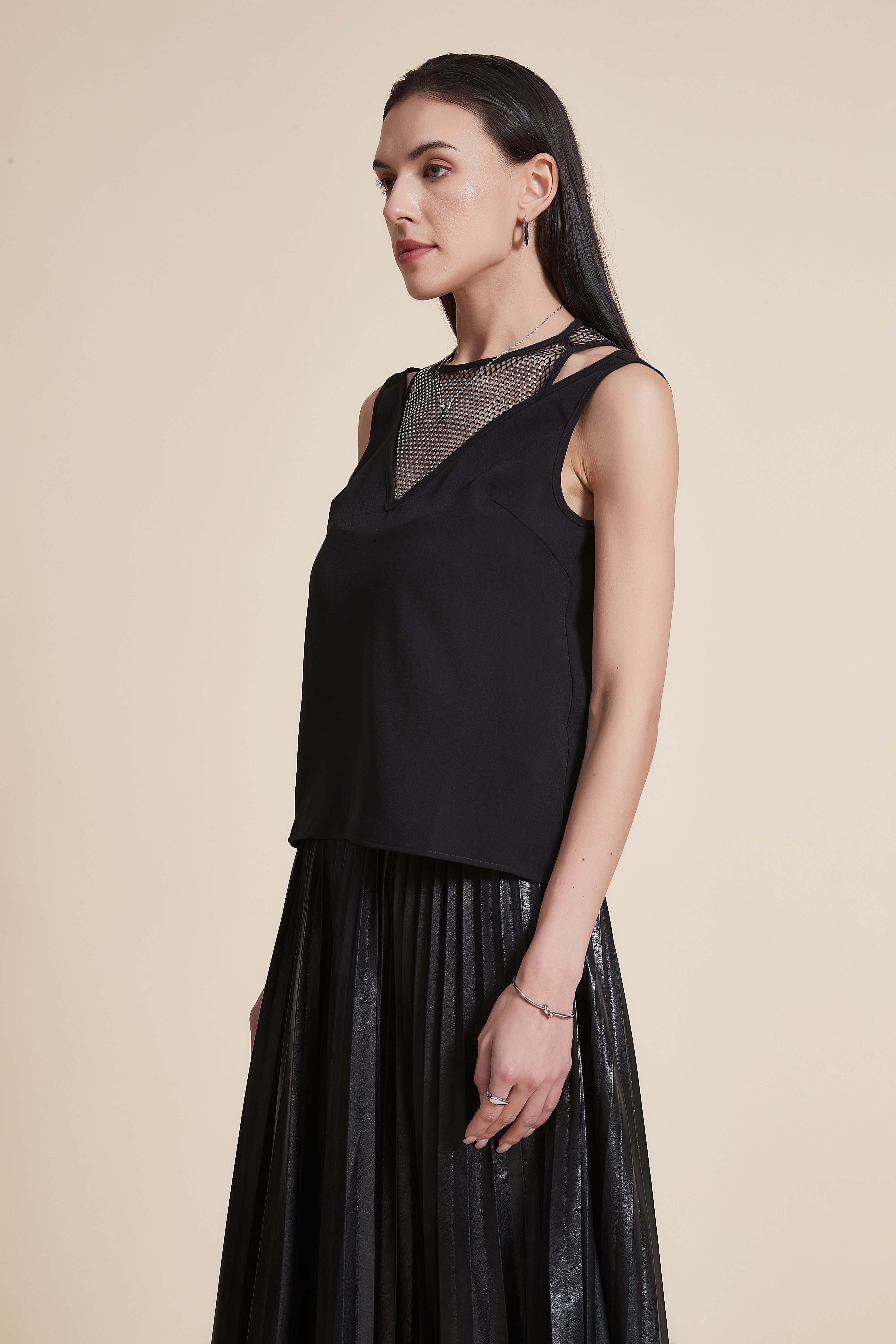 Sleeveless Cropped Plain Blouse