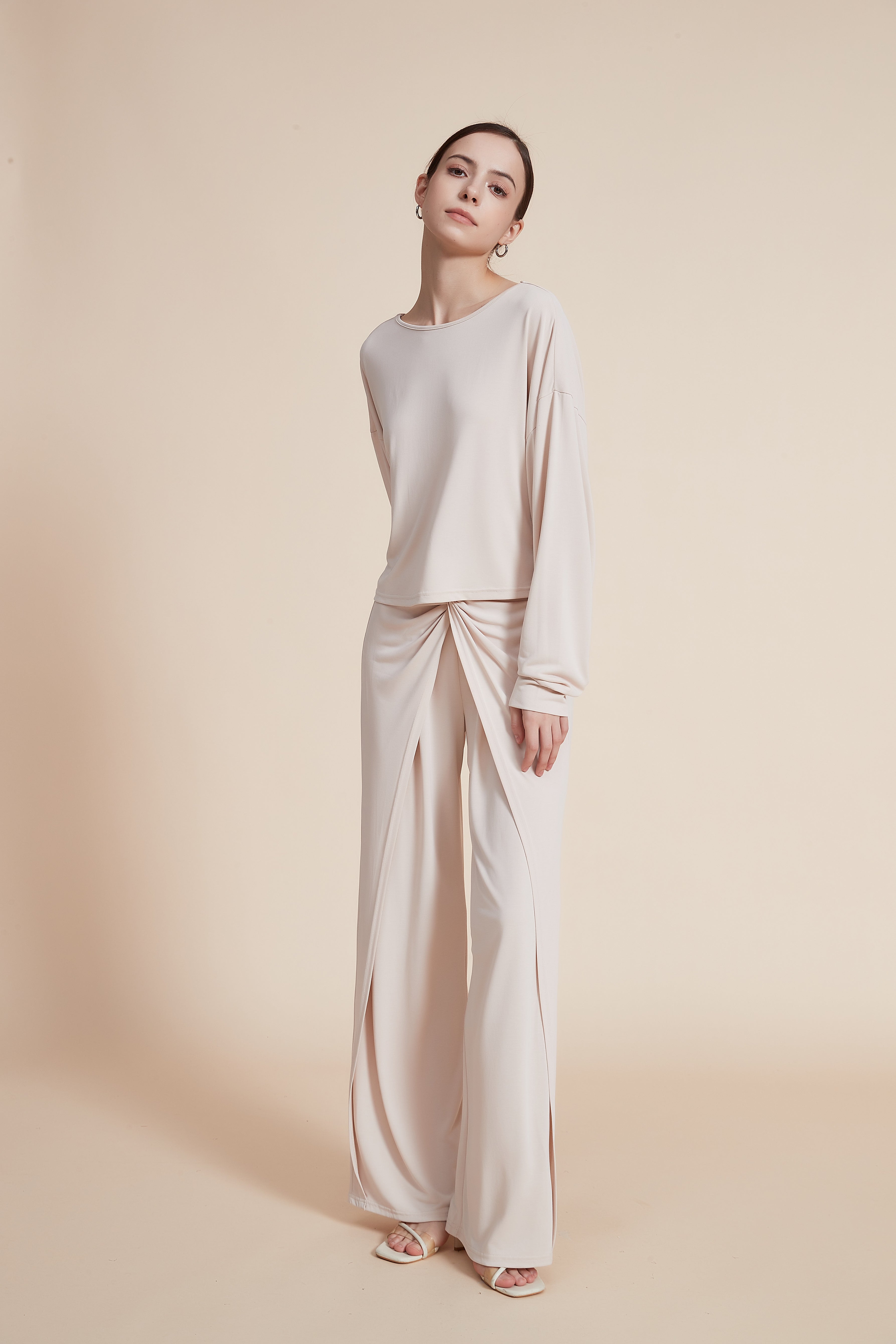 Loose-Fit Plain Top with Round Neck