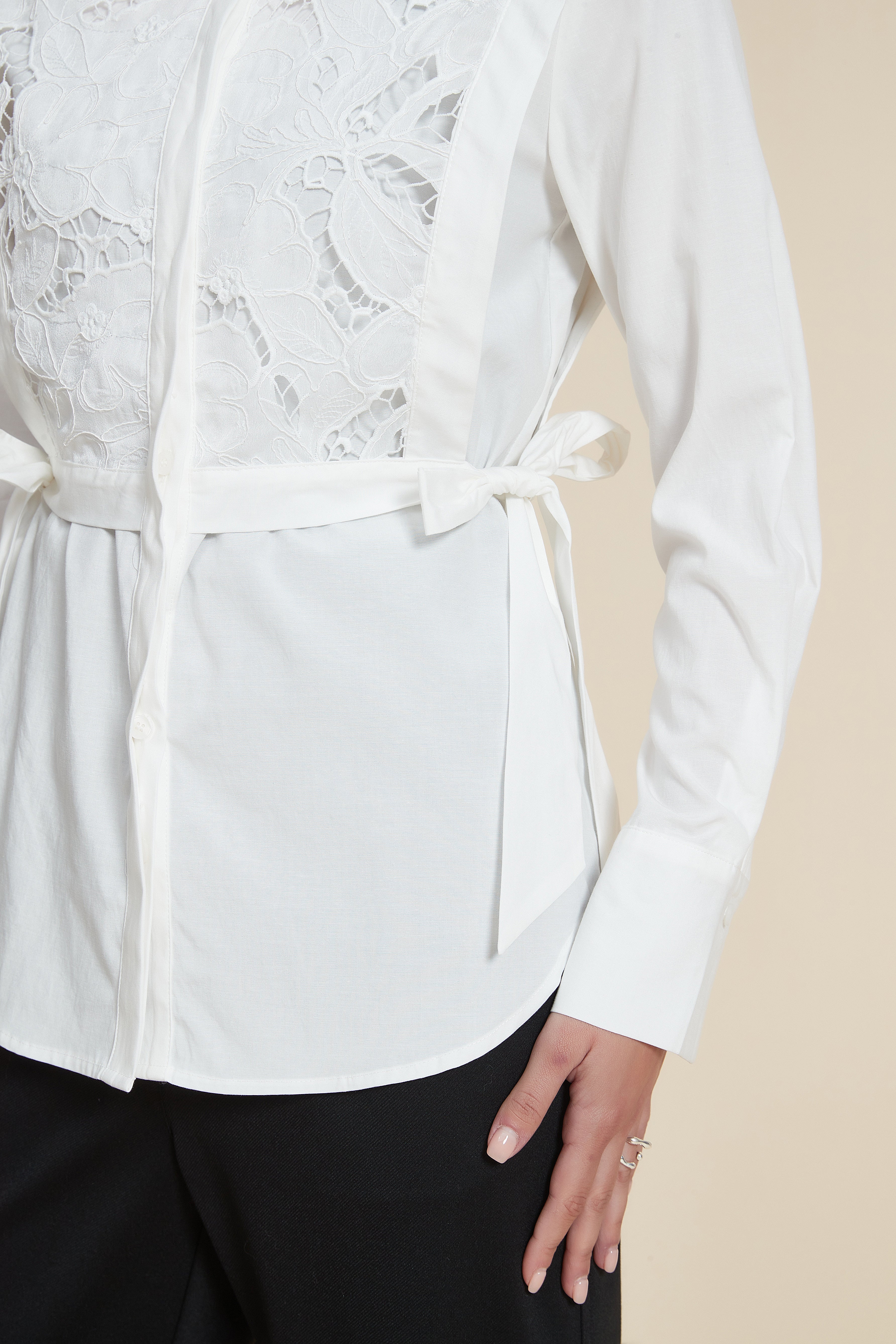 Long-sleeve collared blouse
